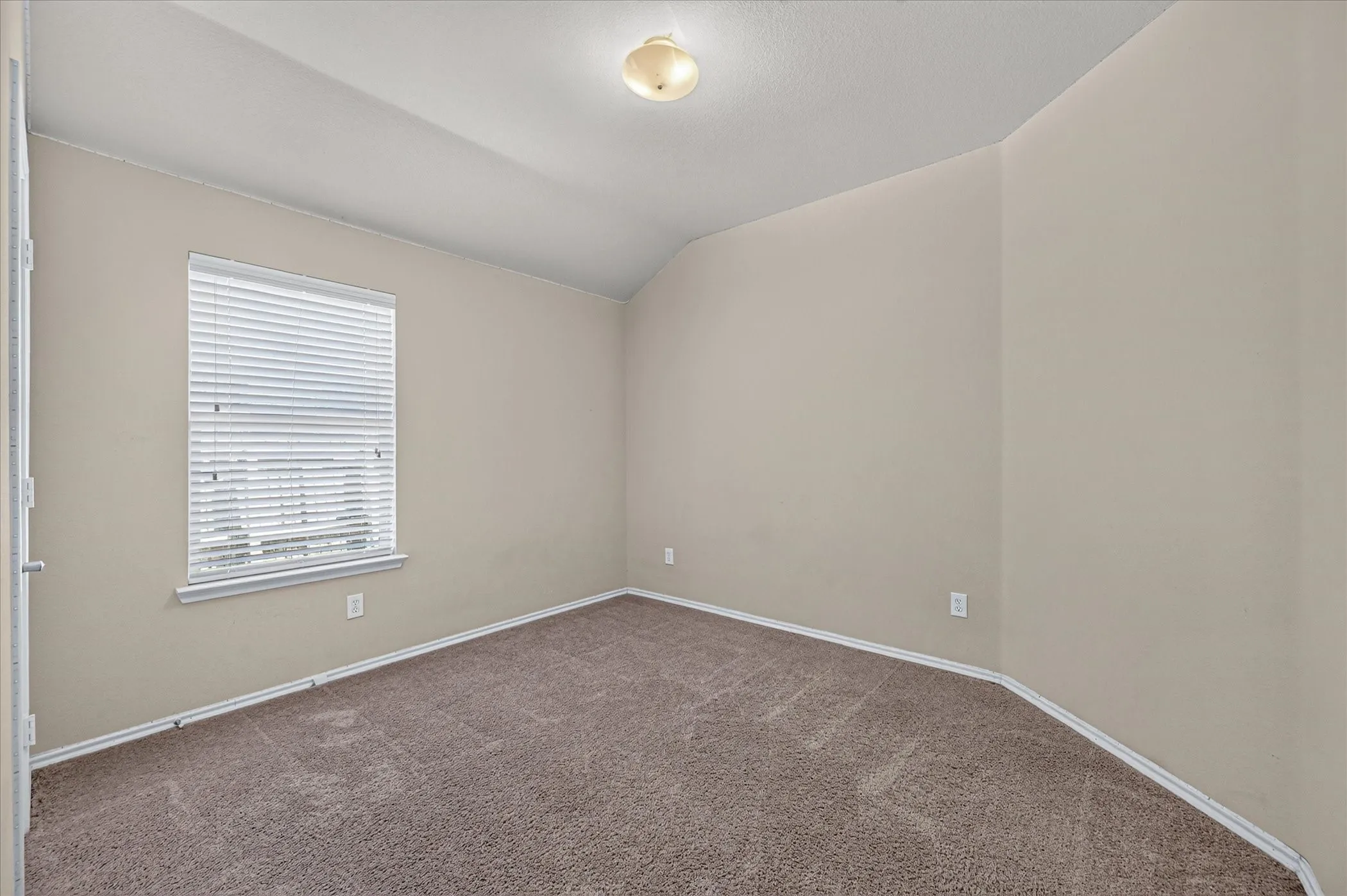 Single Family Residence For Rent in Denton County , 14911 Riverside Drive, Little Elm, Texas 75068, 3 Bedroom, 2 Bathroom, 2 Garage spaces, 1,882 Sqft, built in 2010, mls#21367710, Real Estate Agent in Little Elm, Homes For Rent in Denton county, Homes For Rent in Little Elm, Realtor in Little Elm Texas, Real Estate Brokerage Independent Realty Texas, Luminita Cordes Realtor