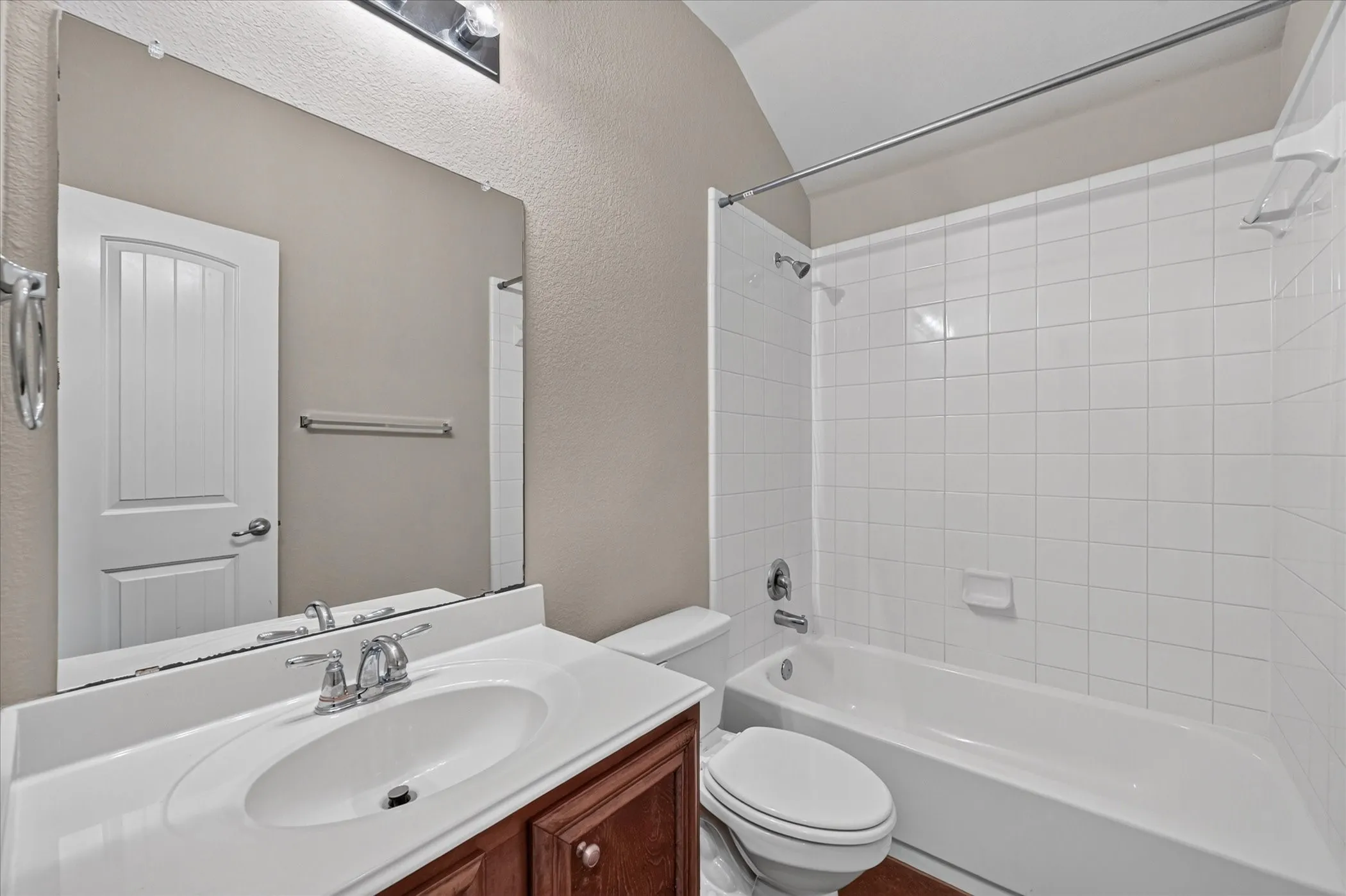 Single Family Residence For Rent in Denton County , 14911 Riverside Drive, Little Elm, Texas 75068, 3 Bedroom, 2 Bathroom, 2 Garage spaces, 1,882 Sqft, built in 2010, mls#21367710, Real Estate Agent in Little Elm, Homes For Rent in Denton county, Homes For Rent in Little Elm, Realtor in Little Elm Texas, Real Estate Brokerage Independent Realty Texas, Luminita Cordes Realtor