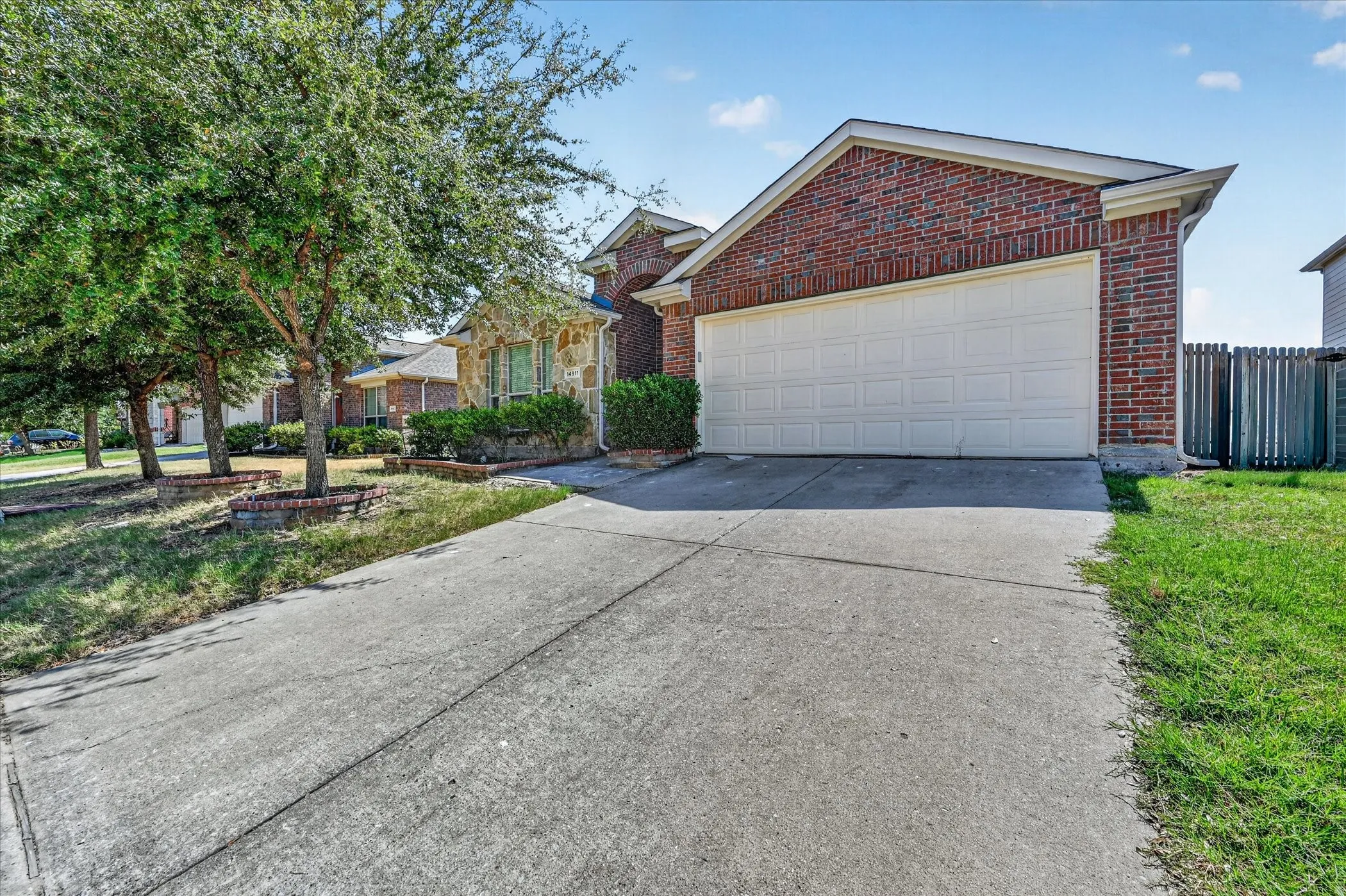 Single Family Residence For Rent in Denton County , 14911 Riverside Drive, Little Elm, Texas 75068, 3 Bedroom, 2 Bathroom, 2 Garage spaces, 1,882 Sqft, built in 2010, mls#21367710, Real Estate Agent in Little Elm, Homes For Rent in Denton county, Homes For Rent in Little Elm, Realtor in Little Elm Texas, Real Estate Brokerage Independent Realty Texas, Luminita Cordes Realtor