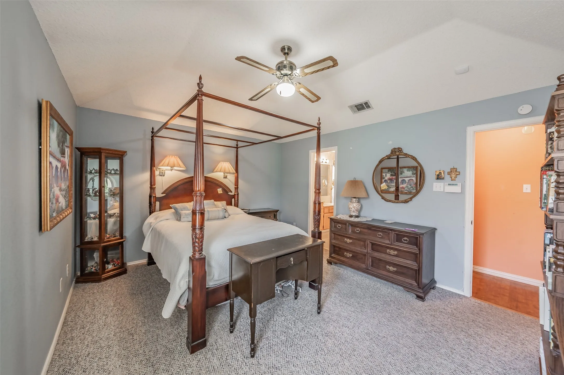 Single Family Residence For Sale in Tarrant County , 1108 Middlebury Lane, Euless, Texas 76040, 4 Bedroom, 2 Bathroom, 2 Garage spaces, 1,810 Sqft, built in 1991, mls#21341684, Real Estate Agent in Euless, Homes For Sale in Tarrant county, Homes For Sale in Euless, Realtor in Euless Texas, Real Estate Brokerage Independent Realty Texas, Luminita Cordes Realtor