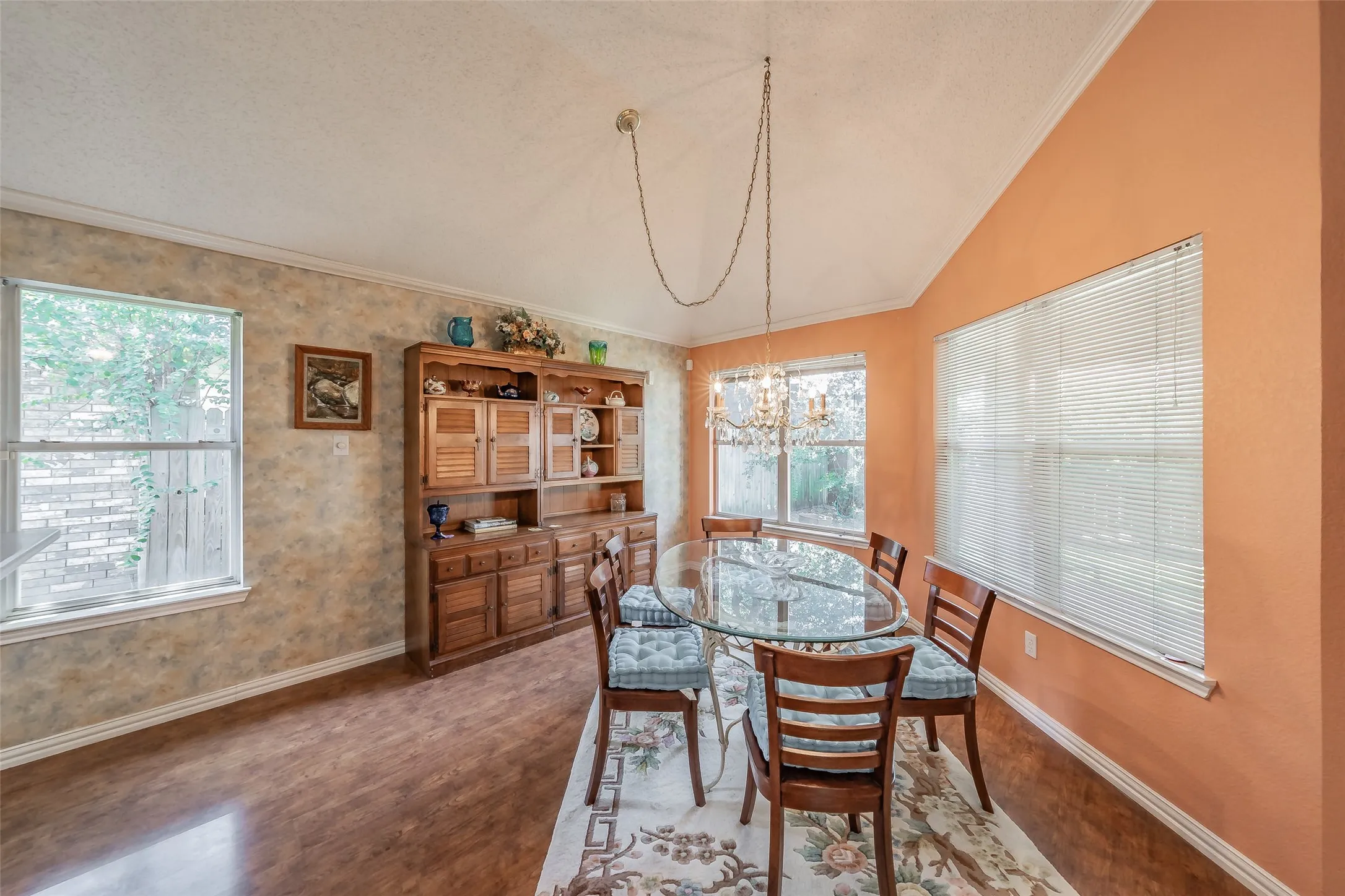 Single Family Residence For Sale in Tarrant County , 1108 Middlebury Lane, Euless, Texas 76040, 4 Bedroom, 2 Bathroom, 2 Garage spaces, 1,810 Sqft, built in 1991, mls#21341684, Real Estate Agent in Euless, Homes For Sale in Tarrant county, Homes For Sale in Euless, Realtor in Euless Texas, Real Estate Brokerage Independent Realty Texas, Luminita Cordes Realtor