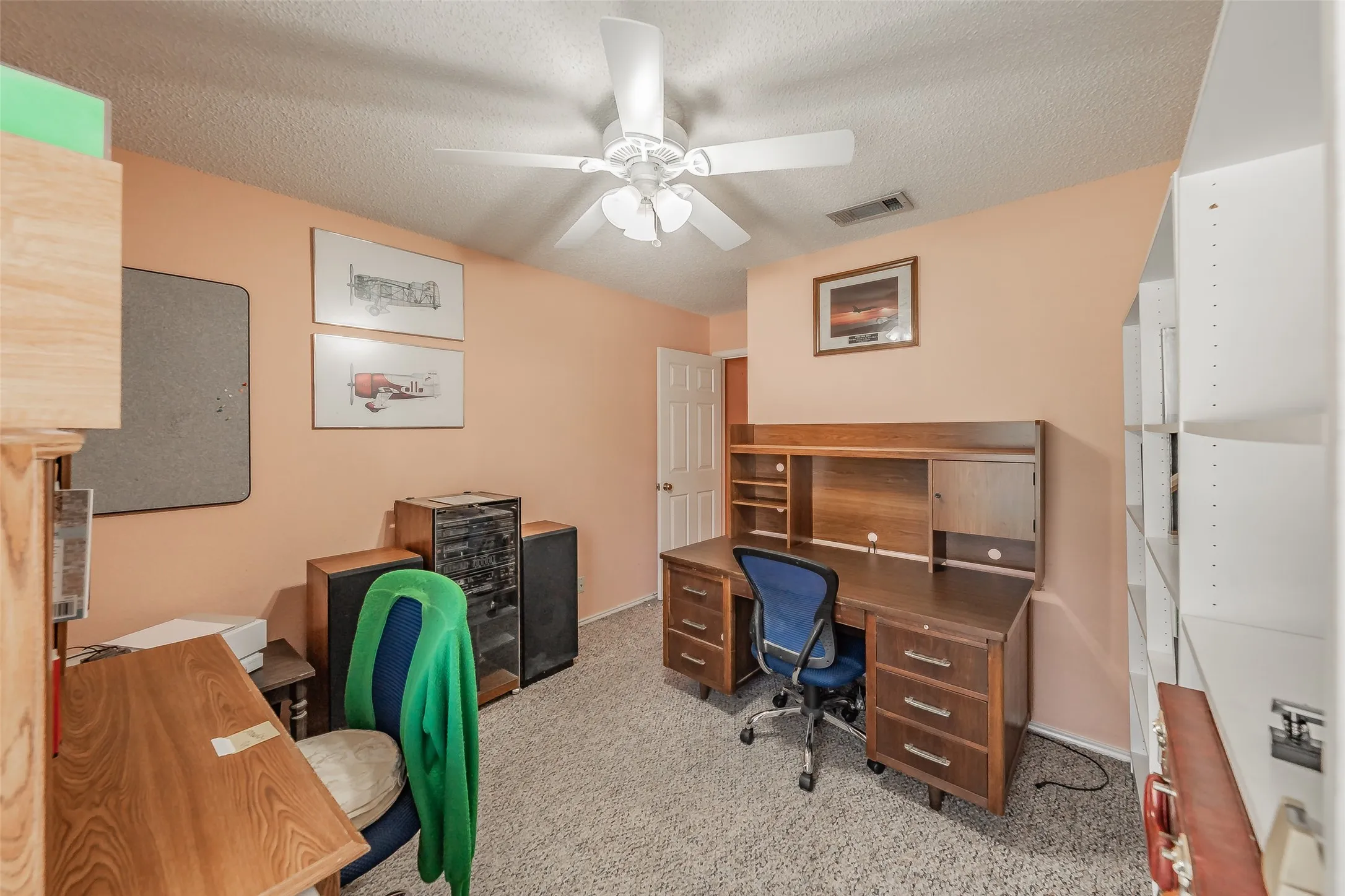Single Family Residence For Sale in Tarrant County , 1108 Middlebury Lane, Euless, Texas 76040, 4 Bedroom, 2 Bathroom, 2 Garage spaces, 1,810 Sqft, built in 1991, mls#21341684, Real Estate Agent in Euless, Homes For Sale in Tarrant county, Homes For Sale in Euless, Realtor in Euless Texas, Real Estate Brokerage Independent Realty Texas, Luminita Cordes Realtor