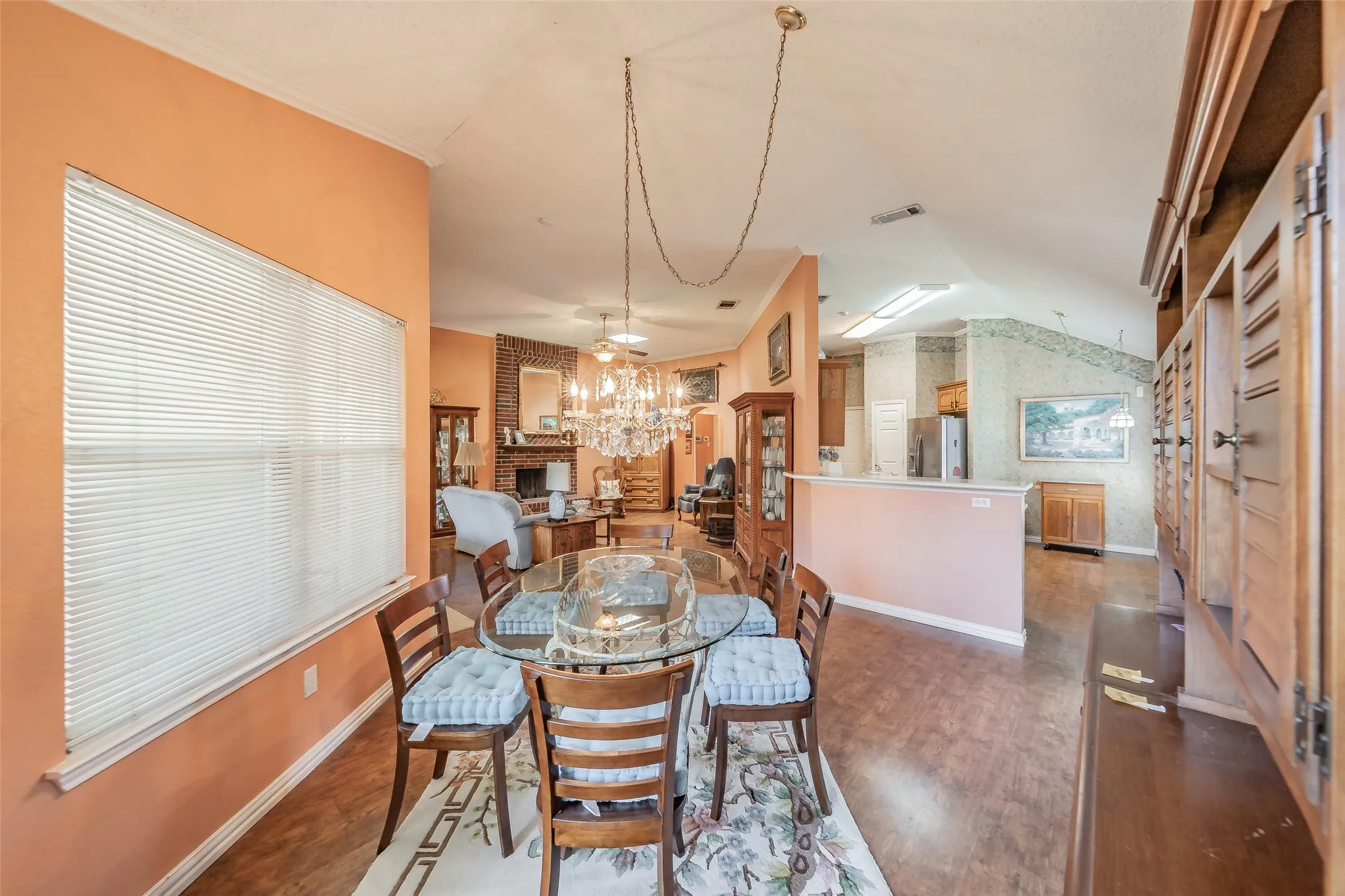Single Family Residence For Sale in Tarrant County , 1108 Middlebury Lane, Euless, Texas 76040, 4 Bedroom, 2 Bathroom, 2 Garage spaces, 1,810 Sqft, built in 1991, mls#21341684, Real Estate Agent in Euless, Homes For Sale in Tarrant county, Homes For Sale in Euless, Realtor in Euless Texas, Real Estate Brokerage Independent Realty Texas, Luminita Cordes Realtor