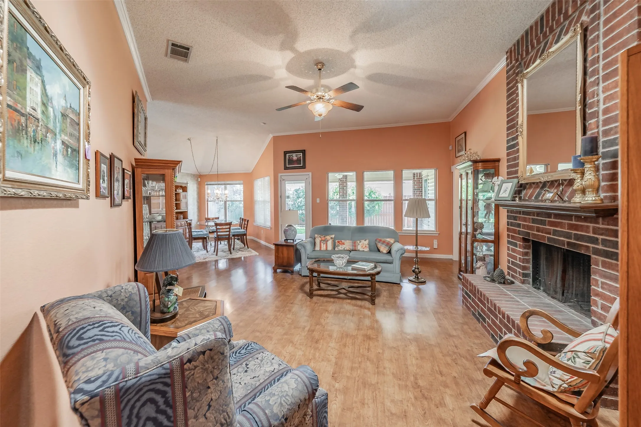 Single Family Residence For Sale in Tarrant County , 1108 Middlebury Lane, Euless, Texas 76040, 4 Bedroom, 2 Bathroom, 2 Garage spaces, 1,810 Sqft, built in 1991, mls#21341684, Real Estate Agent in Euless, Homes For Sale in Tarrant county, Homes For Sale in Euless, Realtor in Euless Texas, Real Estate Brokerage Independent Realty Texas, Luminita Cordes Realtor