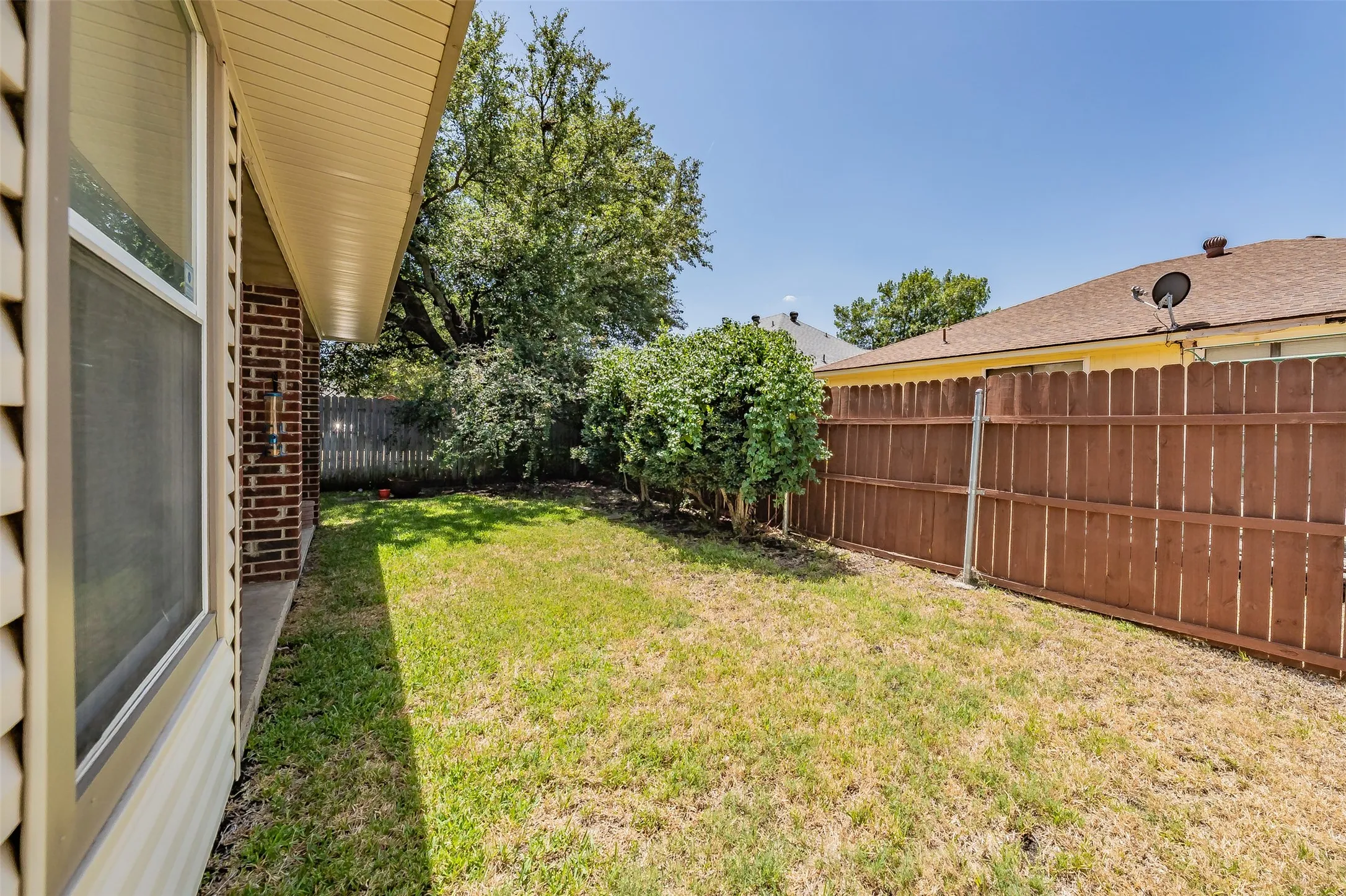 Single Family Residence For Sale in Tarrant County , 1108 Middlebury Lane, Euless, Texas 76040, 4 Bedroom, 2 Bathroom, 2 Garage spaces, 1,810 Sqft, built in 1991, mls#21341684, Real Estate Agent in Euless, Homes For Sale in Tarrant county, Homes For Sale in Euless, Realtor in Euless Texas, Real Estate Brokerage Independent Realty Texas, Luminita Cordes Realtor