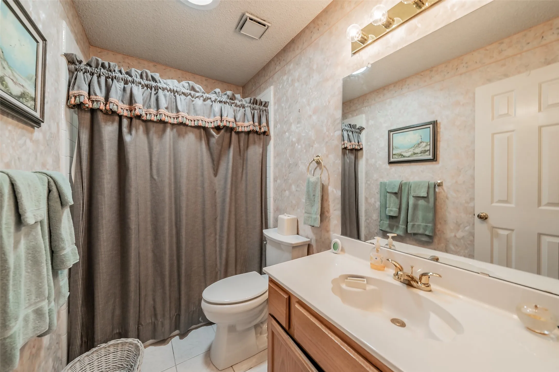 Single Family Residence For Sale in Tarrant County , 1108 Middlebury Lane, Euless, Texas 76040, 4 Bedroom, 2 Bathroom, 2 Garage spaces, 1,810 Sqft, built in 1991, mls#21341684, Real Estate Agent in Euless, Homes For Sale in Tarrant county, Homes For Sale in Euless, Realtor in Euless Texas, Real Estate Brokerage Independent Realty Texas, Luminita Cordes Realtor