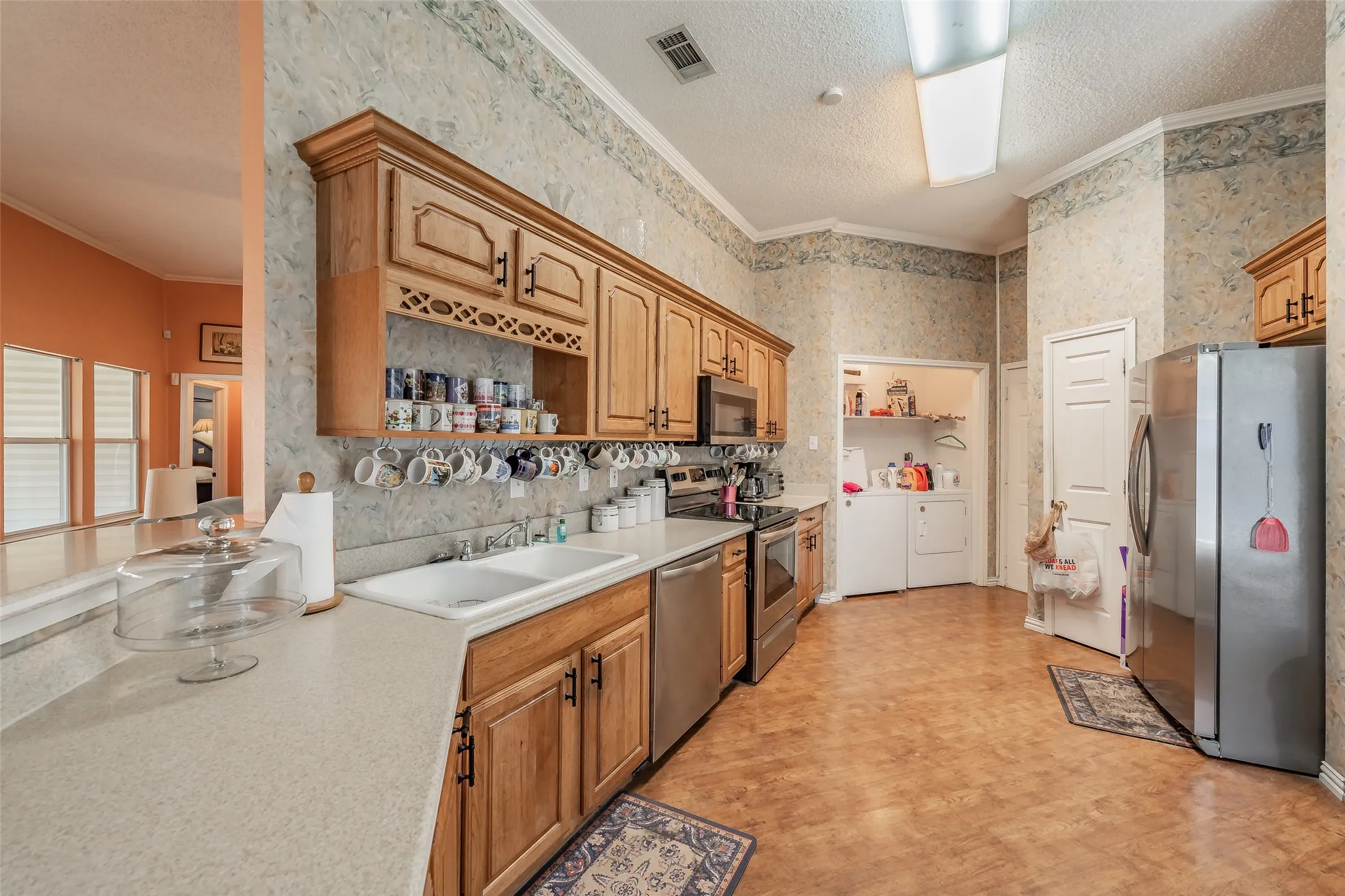 Single Family Residence For Sale in Tarrant County , 1108 Middlebury Lane, Euless, Texas 76040, 4 Bedroom, 2 Bathroom, 2 Garage spaces, 1,810 Sqft, built in 1991, mls#21341684, Real Estate Agent in Euless, Homes For Sale in Tarrant county, Homes For Sale in Euless, Realtor in Euless Texas, Real Estate Brokerage Independent Realty Texas, Luminita Cordes Realtor