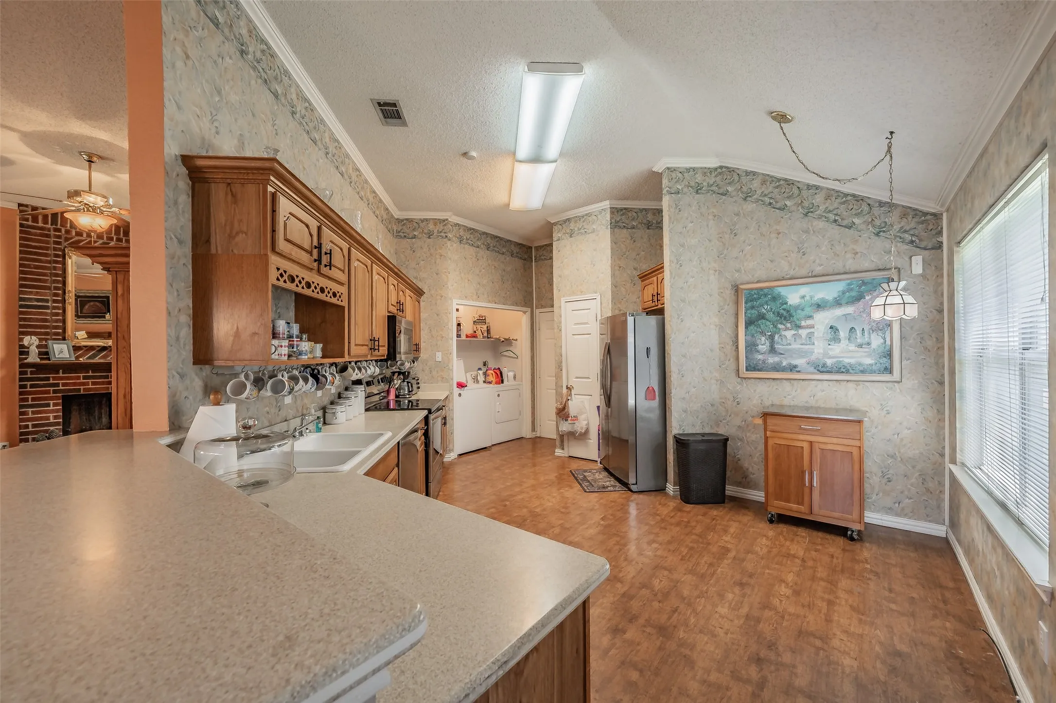 Single Family Residence For Sale in Tarrant County , 1108 Middlebury Lane, Euless, Texas 76040, 4 Bedroom, 2 Bathroom, 2 Garage spaces, 1,810 Sqft, built in 1991, mls#21341684, Real Estate Agent in Euless, Homes For Sale in Tarrant county, Homes For Sale in Euless, Realtor in Euless Texas, Real Estate Brokerage Independent Realty Texas, Luminita Cordes Realtor