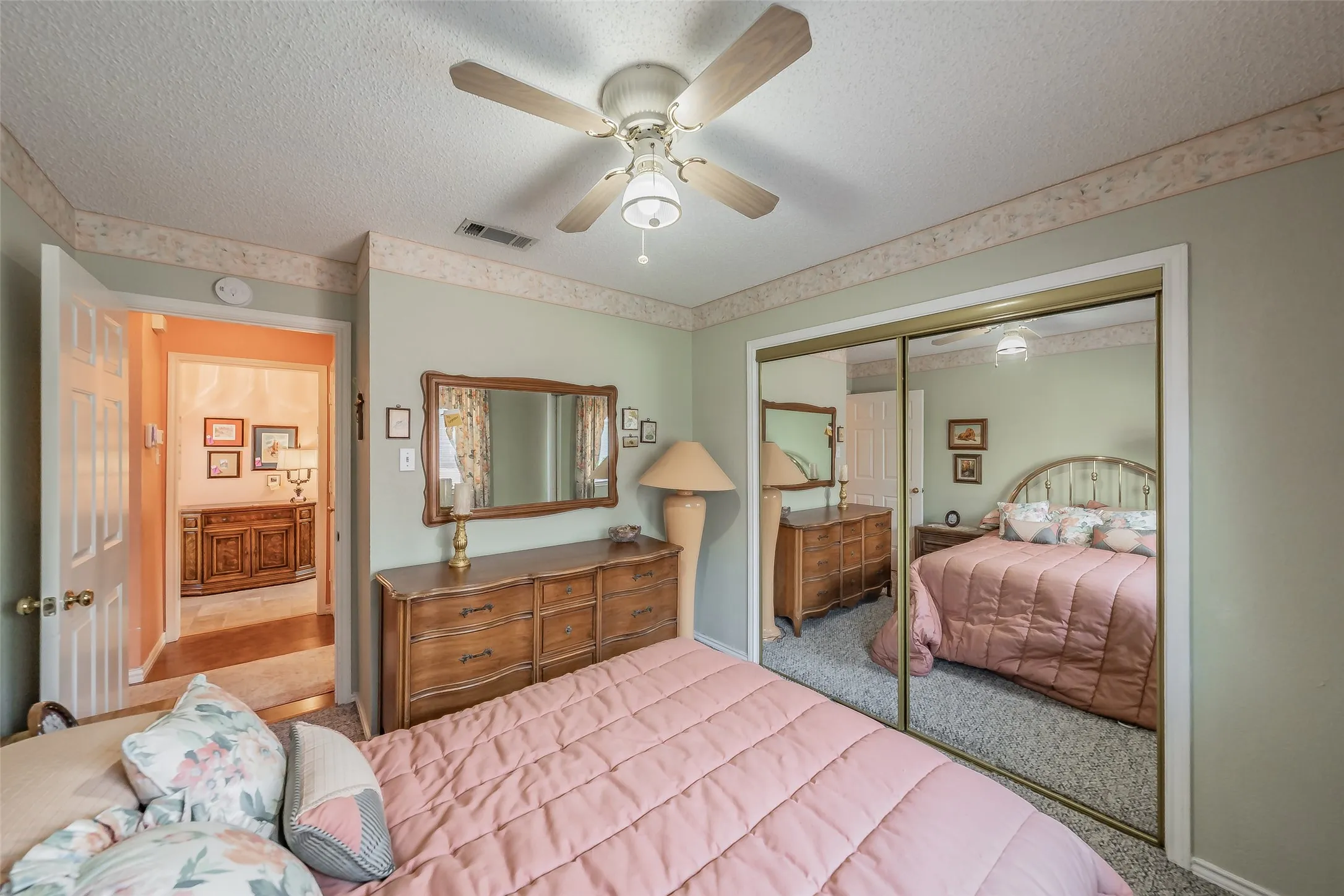 Single Family Residence For Sale in Tarrant County , 1108 Middlebury Lane, Euless, Texas 76040, 4 Bedroom, 2 Bathroom, 2 Garage spaces, 1,810 Sqft, built in 1991, mls#21341684, Real Estate Agent in Euless, Homes For Sale in Tarrant county, Homes For Sale in Euless, Realtor in Euless Texas, Real Estate Brokerage Independent Realty Texas, Luminita Cordes Realtor