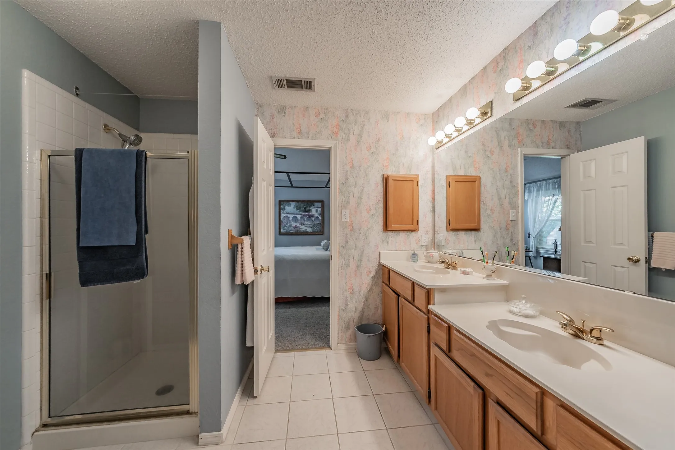 Single Family Residence For Sale in Tarrant County , 1108 Middlebury Lane, Euless, Texas 76040, 4 Bedroom, 2 Bathroom, 2 Garage spaces, 1,810 Sqft, built in 1991, mls#21341684, Real Estate Agent in Euless, Homes For Sale in Tarrant county, Homes For Sale in Euless, Realtor in Euless Texas, Real Estate Brokerage Independent Realty Texas, Luminita Cordes Realtor