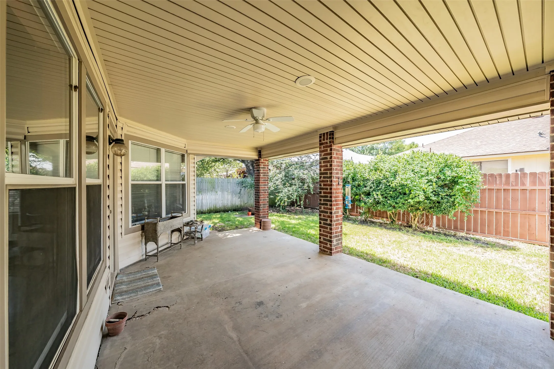 Single Family Residence For Sale in Tarrant County , 1108 Middlebury Lane, Euless, Texas 76040, 4 Bedroom, 2 Bathroom, 2 Garage spaces, 1,810 Sqft, built in 1991, mls#21341684, Real Estate Agent in Euless, Homes For Sale in Tarrant county, Homes For Sale in Euless, Realtor in Euless Texas, Real Estate Brokerage Independent Realty Texas, Luminita Cordes Realtor