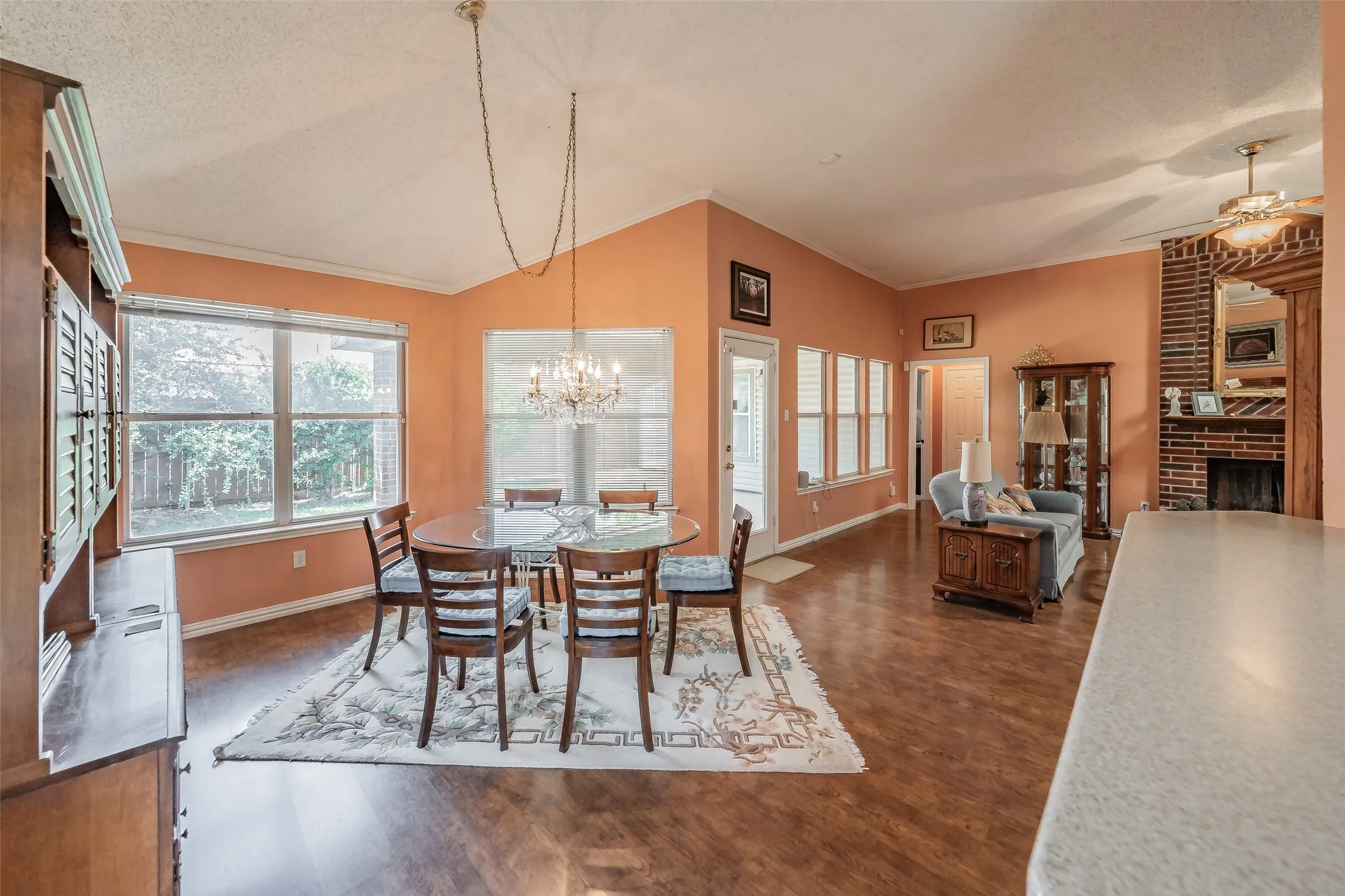 Single Family Residence For Sale in Tarrant County , 1108 Middlebury Lane, Euless, Texas 76040, 4 Bedroom, 2 Bathroom, 2 Garage spaces, 1,810 Sqft, built in 1991, mls#21341684, Real Estate Agent in Euless, Homes For Sale in Tarrant county, Homes For Sale in Euless, Realtor in Euless Texas, Real Estate Brokerage Independent Realty Texas, Luminita Cordes Realtor
