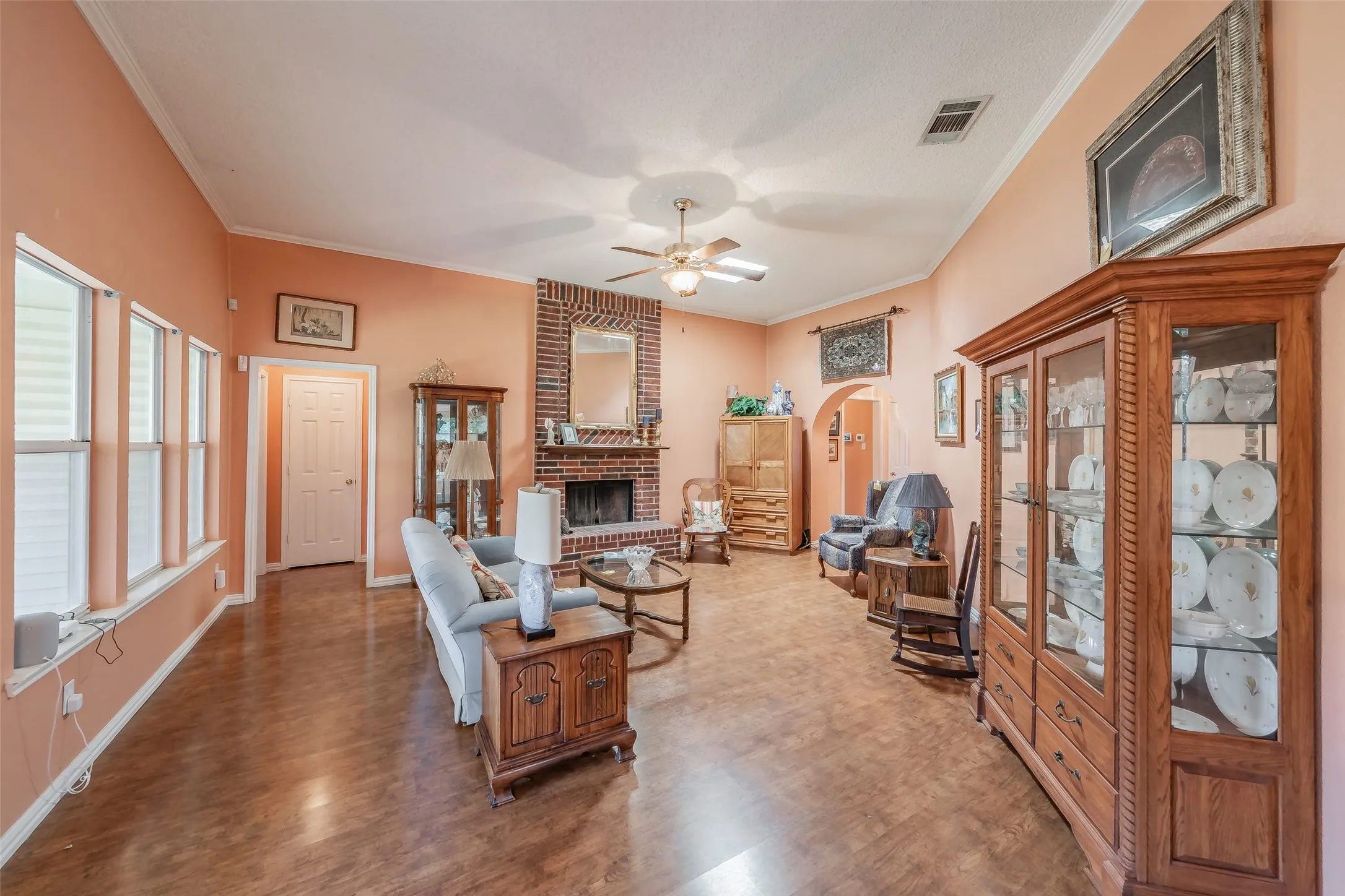 Single Family Residence For Sale in Tarrant County , 1108 Middlebury Lane, Euless, Texas 76040, 4 Bedroom, 2 Bathroom, 2 Garage spaces, 1,810 Sqft, built in 1991, mls#21341684, Real Estate Agent in Euless, Homes For Sale in Tarrant county, Homes For Sale in Euless, Realtor in Euless Texas, Real Estate Brokerage Independent Realty Texas, Luminita Cordes Realtor