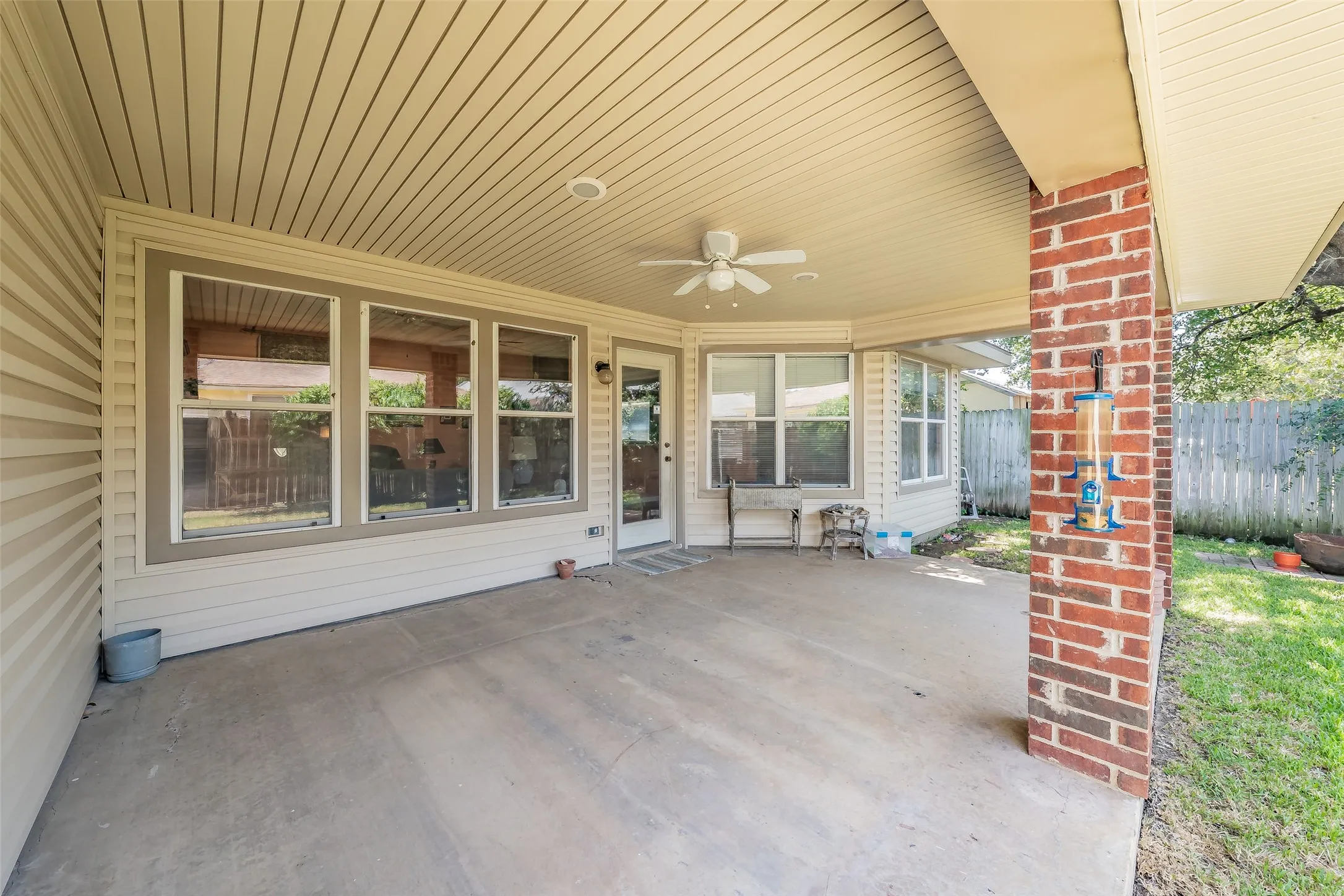 Single Family Residence For Sale in Tarrant County , 1108 Middlebury Lane, Euless, Texas 76040, 4 Bedroom, 2 Bathroom, 2 Garage spaces, 1,810 Sqft, built in 1991, mls#21341684, Real Estate Agent in Euless, Homes For Sale in Tarrant county, Homes For Sale in Euless, Realtor in Euless Texas, Real Estate Brokerage Independent Realty Texas, Luminita Cordes Realtor