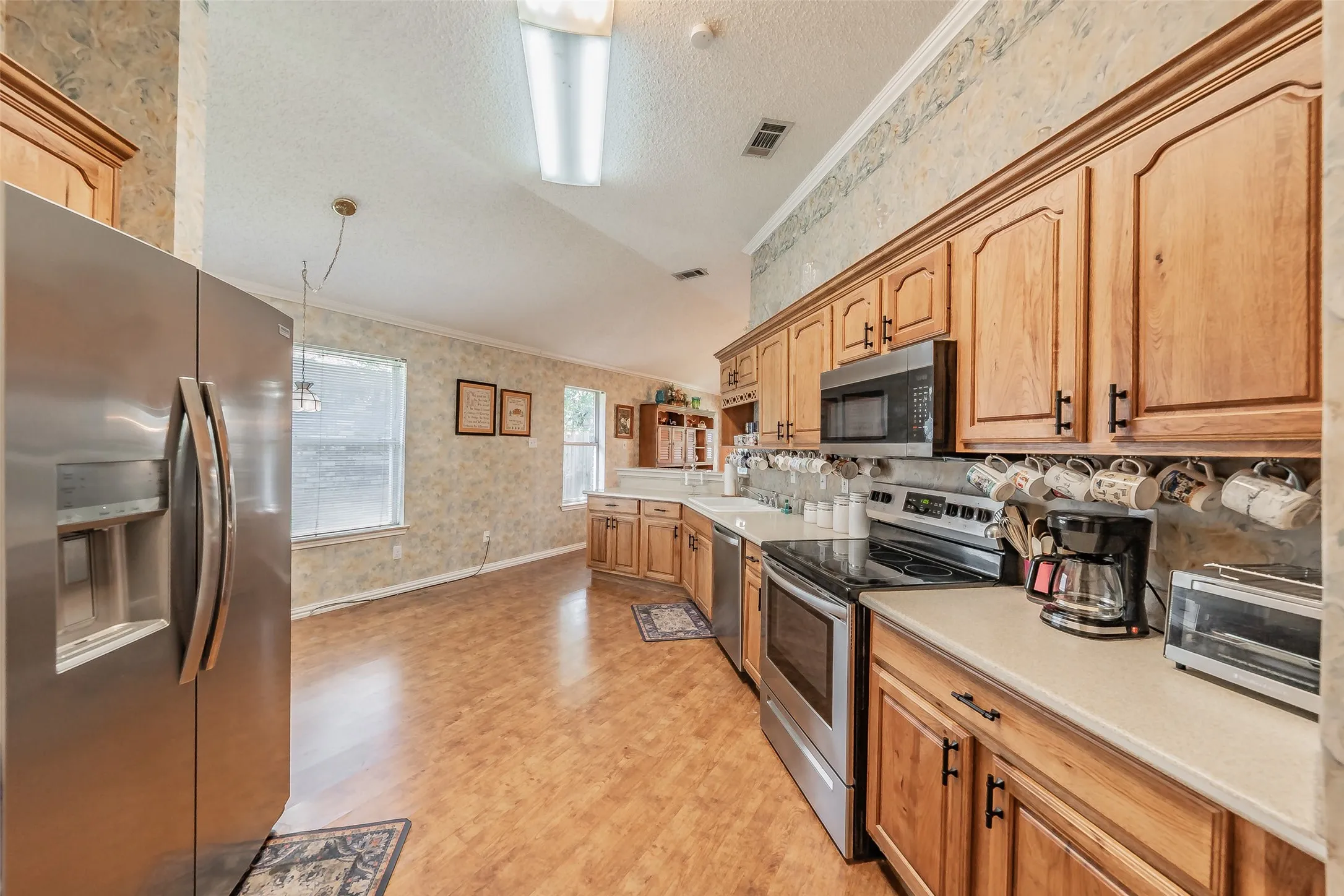 Single Family Residence For Sale in Tarrant County , 1108 Middlebury Lane, Euless, Texas 76040, 4 Bedroom, 2 Bathroom, 2 Garage spaces, 1,810 Sqft, built in 1991, mls#21341684, Real Estate Agent in Euless, Homes For Sale in Tarrant county, Homes For Sale in Euless, Realtor in Euless Texas, Real Estate Brokerage Independent Realty Texas, Luminita Cordes Realtor