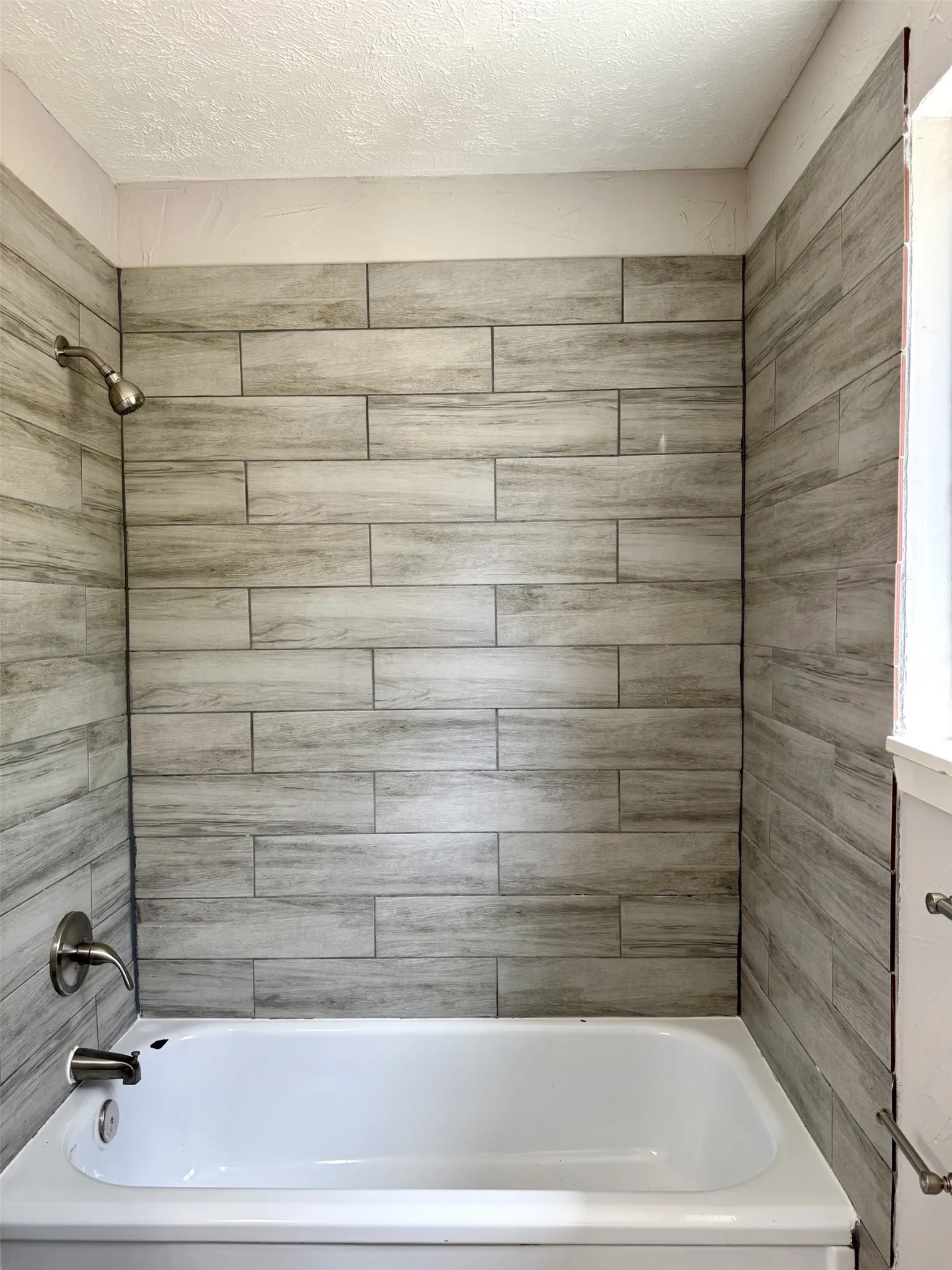 Single Family Residence For Sale in Tarrant County , 3912 Shawnee Trail, Lake Worth, Texas 76135, 3 Bedroom, 2 Bathroom, 2 Garage spaces, 1,343 Sqft, built in 1961, mls#21329202, Real Estate Agent in Lake Worth, Homes For Sale in Tarrant county, Homes For Sale in Lake Worth, Realtor in Lake Worth Texas, Real Estate Brokerage Independent Realty Texas, Luminita Cordes Realtor