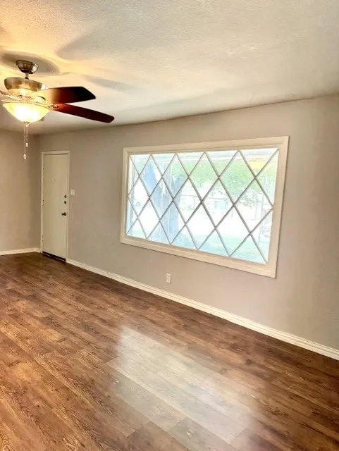 Single Family Residence For Sale in Tarrant County , 3912 Shawnee Trail, Lake Worth, Texas 76135, 3 Bedroom, 2 Bathroom, 2 Garage spaces, 1,343 Sqft, built in 1961, mls#21329202, Real Estate Agent in Lake Worth, Homes For Sale in Tarrant county, Homes For Sale in Lake Worth, Realtor in Lake Worth Texas, Real Estate Brokerage Independent Realty Texas, Luminita Cordes Realtor