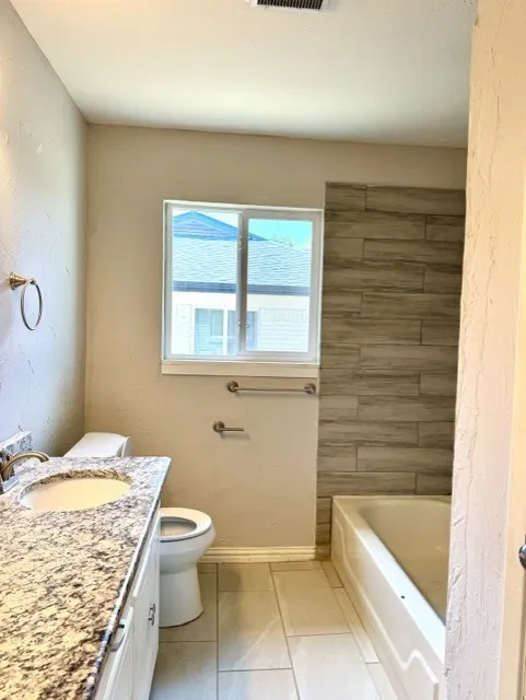 Single Family Residence For Sale in Tarrant County , 3912 Shawnee Trail, Lake Worth, Texas 76135, 3 Bedroom, 2 Bathroom, 2 Garage spaces, 1,343 Sqft, built in 1961, mls#21329202, Real Estate Agent in Lake Worth, Homes For Sale in Tarrant county, Homes For Sale in Lake Worth, Realtor in Lake Worth Texas, Real Estate Brokerage Independent Realty Texas, Luminita Cordes Realtor