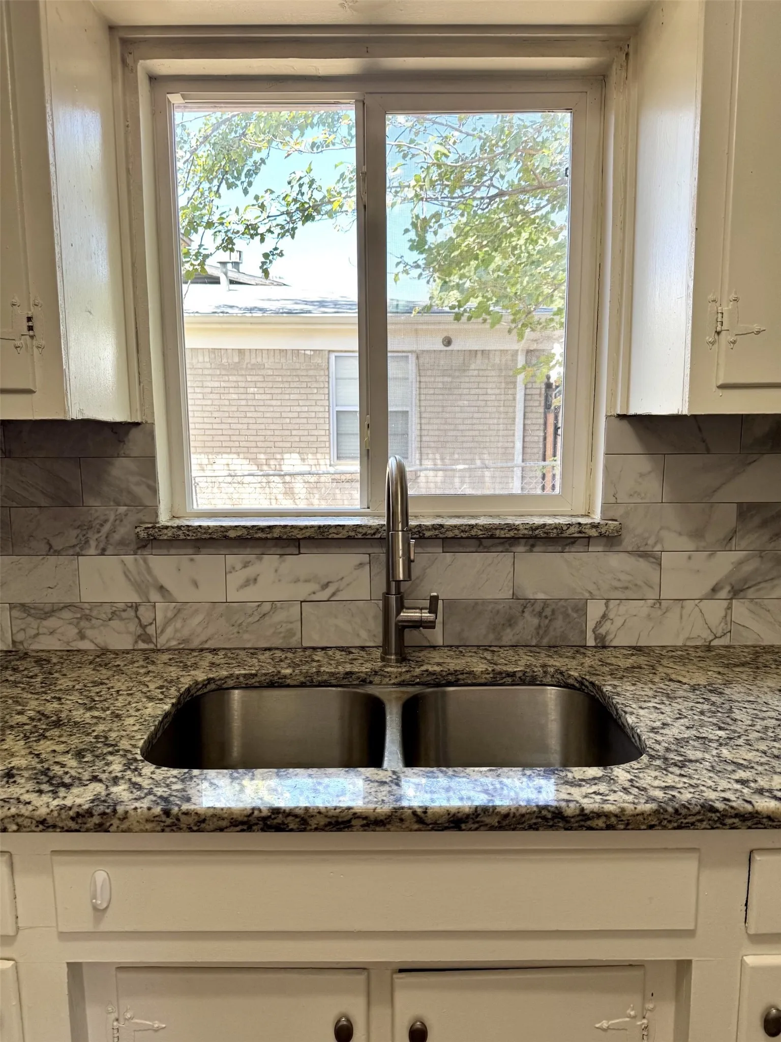 Single Family Residence For Sale in Tarrant County , 3912 Shawnee Trail, Lake Worth, Texas 76135, 3 Bedroom, 2 Bathroom, 2 Garage spaces, 1,343 Sqft, built in 1961, mls#21329202, Real Estate Agent in Lake Worth, Homes For Sale in Tarrant county, Homes For Sale in Lake Worth, Realtor in Lake Worth Texas, Real Estate Brokerage Independent Realty Texas, Luminita Cordes Realtor