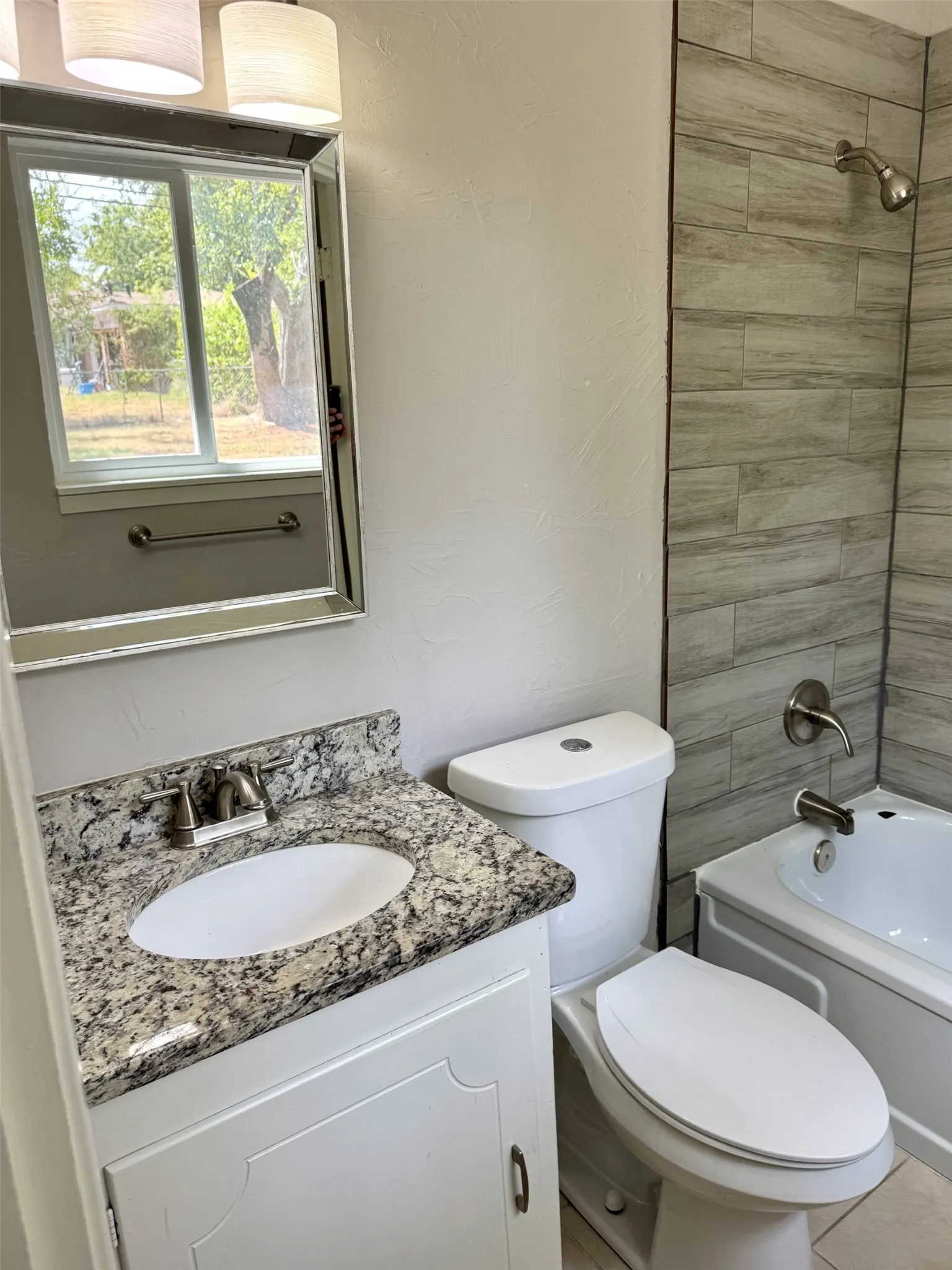 Single Family Residence For Sale in Tarrant County , 3912 Shawnee Trail, Lake Worth, Texas 76135, 3 Bedroom, 2 Bathroom, 2 Garage spaces, 1,343 Sqft, built in 1961, mls#21329202, Real Estate Agent in Lake Worth, Homes For Sale in Tarrant county, Homes For Sale in Lake Worth, Realtor in Lake Worth Texas, Real Estate Brokerage Independent Realty Texas, Luminita Cordes Realtor