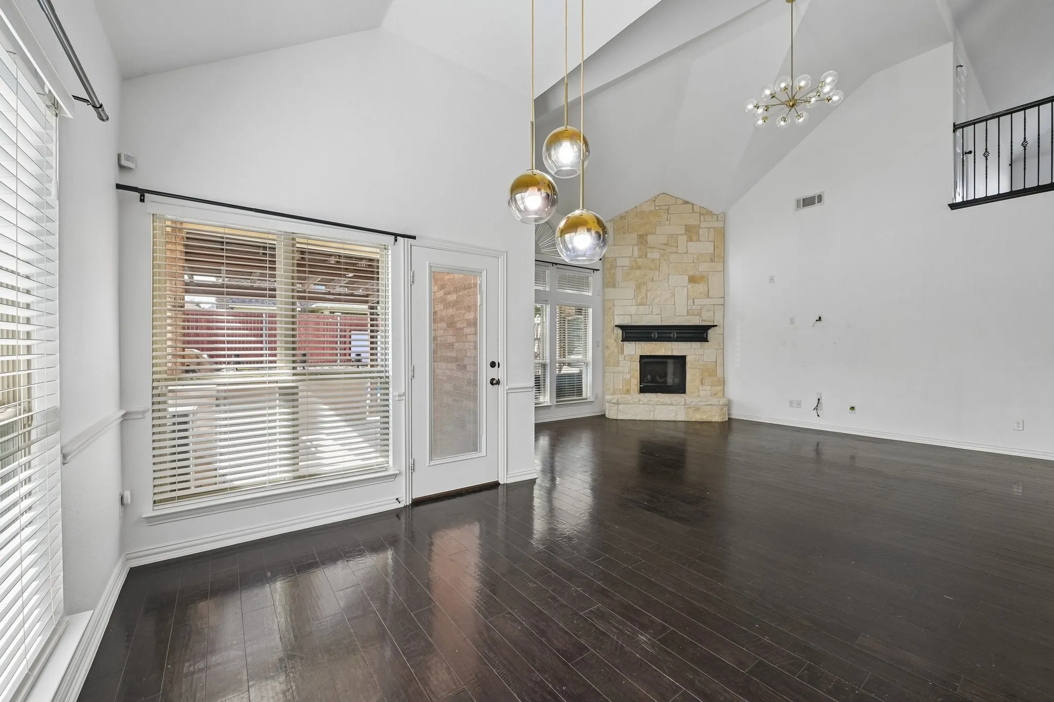 Single Family Residence For Rent in Denton County , 720 Yarrow Street, Little Elm, Texas 75068, 6 Bedroom, 4 Bathroom, 2 Garage spaces, 4,287 Sqft, built in 2016, mls#21367741, Real Estate Agent in Little Elm, Homes For Rent in Denton county, Homes For Rent in Little Elm, Realtor in Little Elm Texas, Real Estate Brokerage Independent Realty Texas, Luminita Cordes Realtor