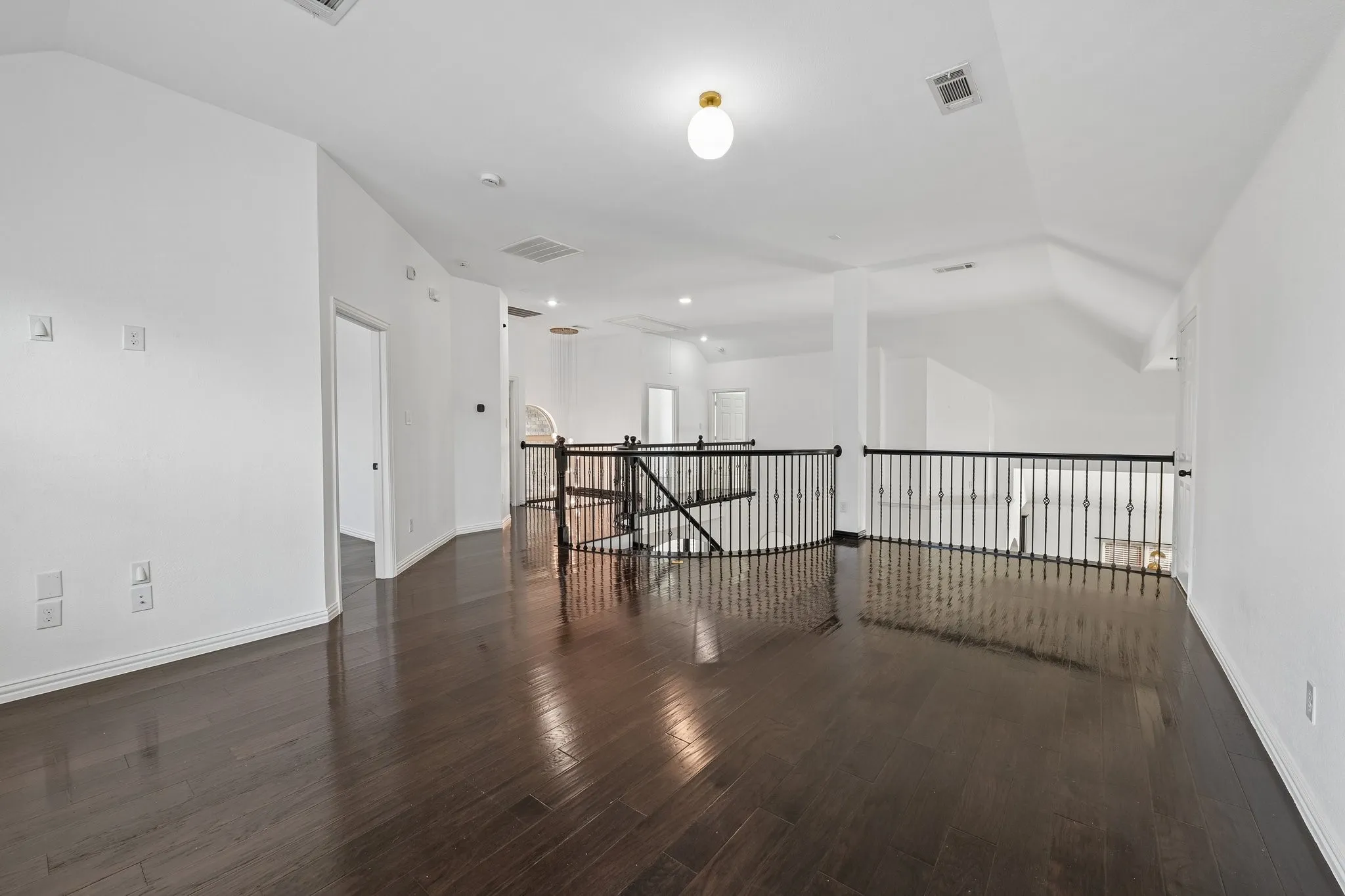 Single Family Residence For Rent in Denton County , 720 Yarrow Street, Little Elm, Texas 75068, 6 Bedroom, 4 Bathroom, 2 Garage spaces, 4,287 Sqft, built in 2016, mls#21367741, Real Estate Agent in Little Elm, Homes For Rent in Denton county, Homes For Rent in Little Elm, Realtor in Little Elm Texas, Real Estate Brokerage Independent Realty Texas, Luminita Cordes Realtor