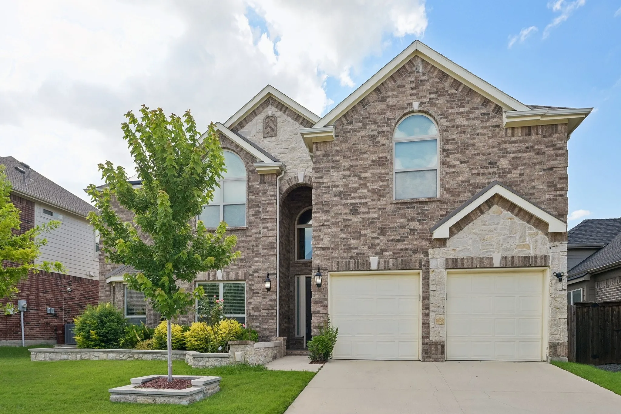 Single Family Residence For Rent in Denton County , 720 Yarrow Street, Little Elm, Texas 75068, 6 Bedroom, 4 Bathroom, 2 Garage spaces, 4,287 Sqft, built in 2016, mls#21367741, Real Estate Agent in Little Elm, Homes For Rent in Denton county, Homes For Rent in Little Elm, Realtor in Little Elm Texas, Real Estate Brokerage Independent Realty Texas, Luminita Cordes Realtor