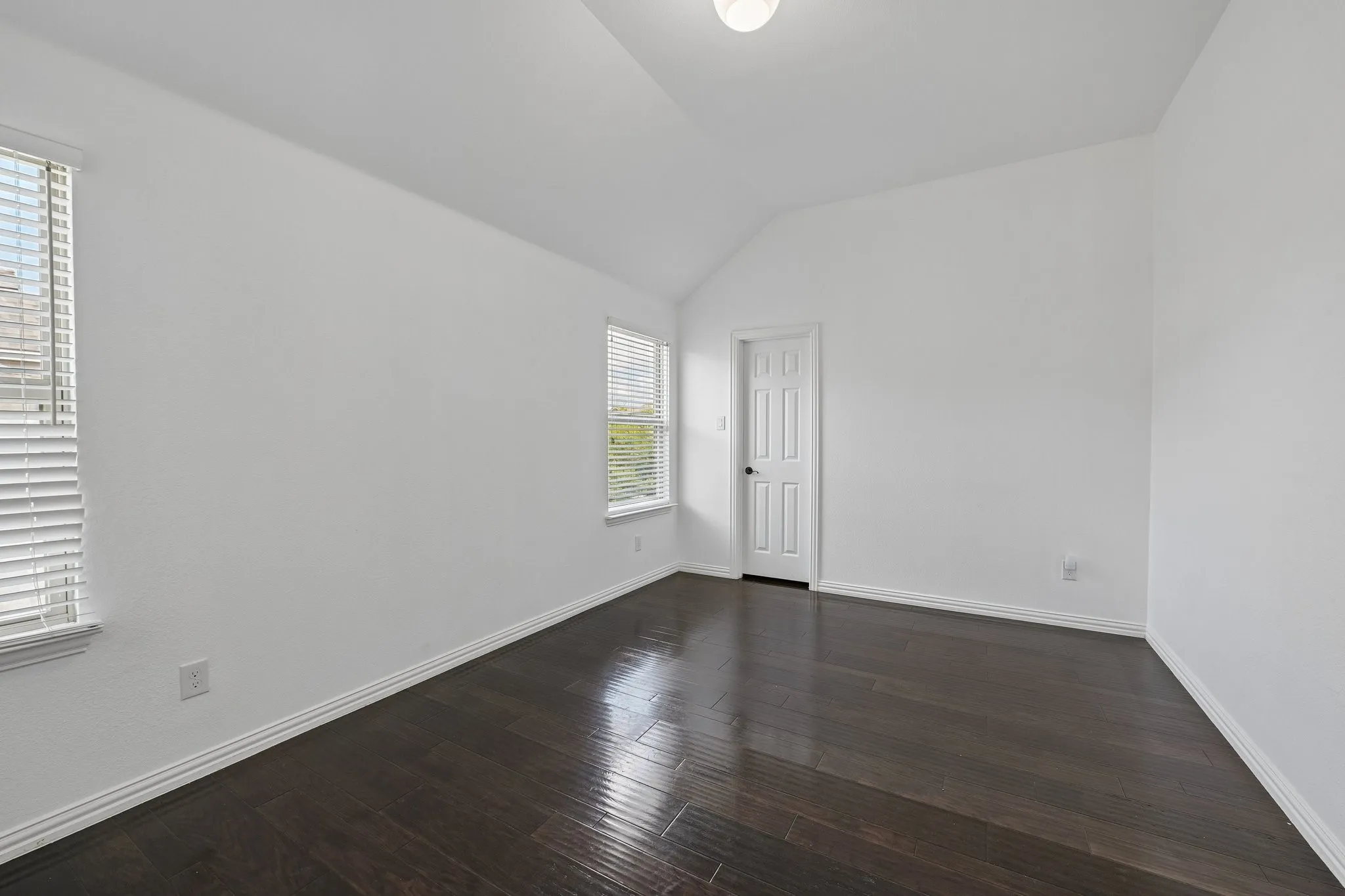 Single Family Residence For Rent in Denton County , 720 Yarrow Street, Little Elm, Texas 75068, 6 Bedroom, 4 Bathroom, 2 Garage spaces, 4,287 Sqft, built in 2016, mls#21367741, Real Estate Agent in Little Elm, Homes For Rent in Denton county, Homes For Rent in Little Elm, Realtor in Little Elm Texas, Real Estate Brokerage Independent Realty Texas, Luminita Cordes Realtor