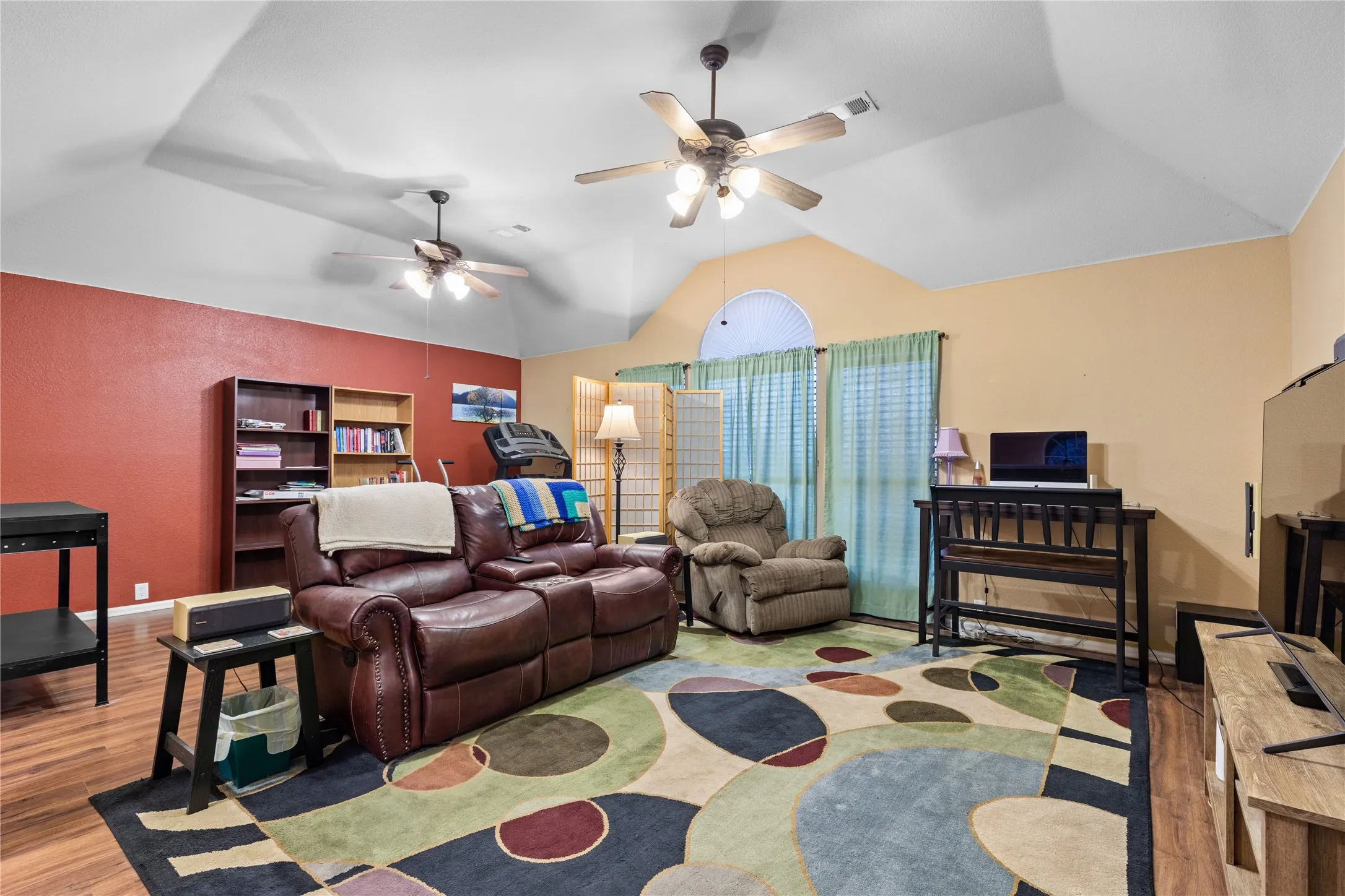 Single Family Residence For Sale in Tarrant County , 615 Rosarita Road, Arlington, Texas 76002, 4 Bedroom, 3 Bathroom, 3 Garage spaces, 2,562 Sqft, built in 2005, mls#21367249, Real Estate Agent in Arlington, Homes For Sale in Tarrant county, Homes For Sale in Arlington, Realtor in Arlington Texas, Real Estate Brokerage Independent Realty Texas, Luminita Cordes Realtor