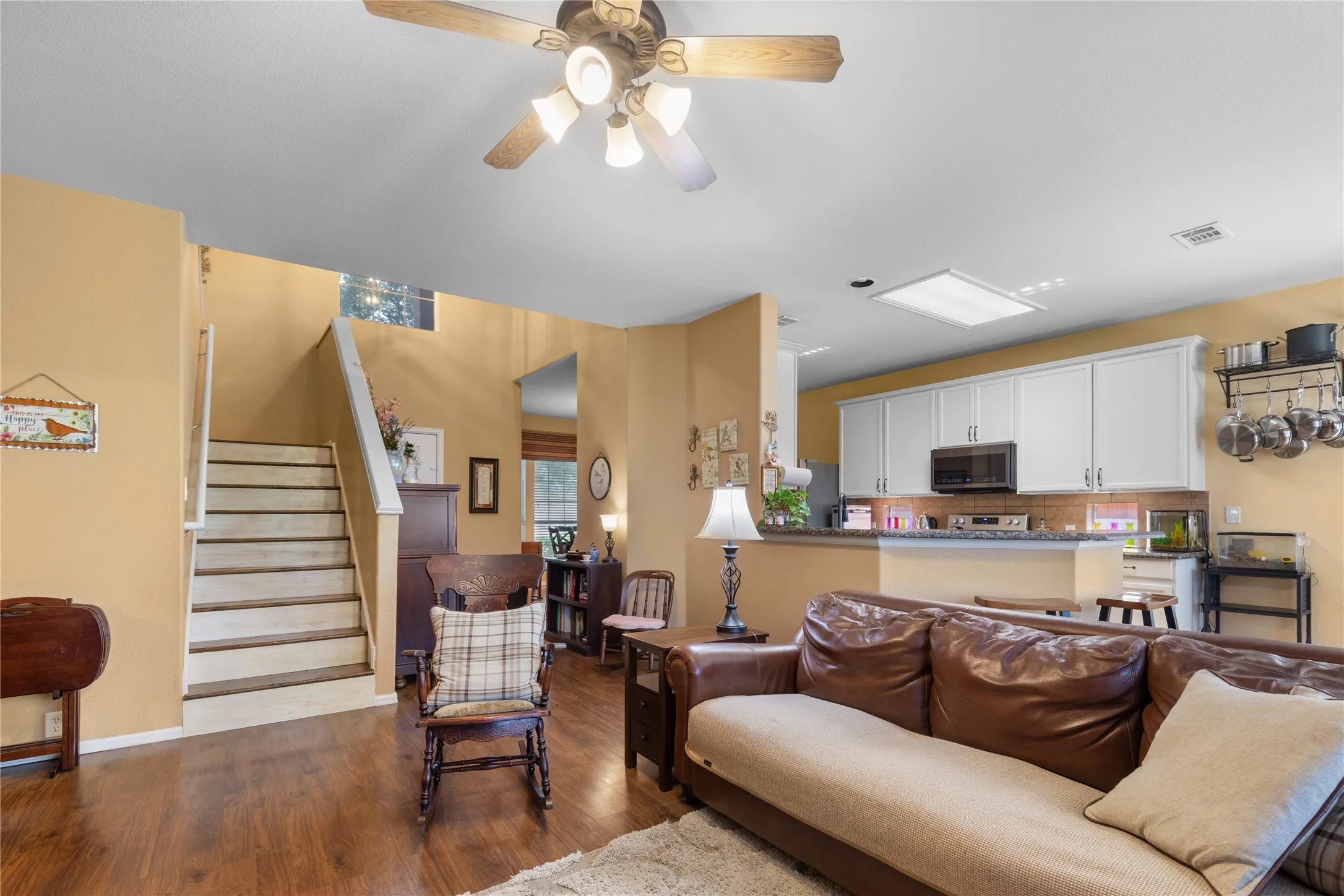 Single Family Residence For Sale in Tarrant County , 615 Rosarita Road, Arlington, Texas 76002, 4 Bedroom, 3 Bathroom, 3 Garage spaces, 2,562 Sqft, built in 2005, mls#21367249, Real Estate Agent in Arlington, Homes For Sale in Tarrant county, Homes For Sale in Arlington, Realtor in Arlington Texas, Real Estate Brokerage Independent Realty Texas, Luminita Cordes Realtor