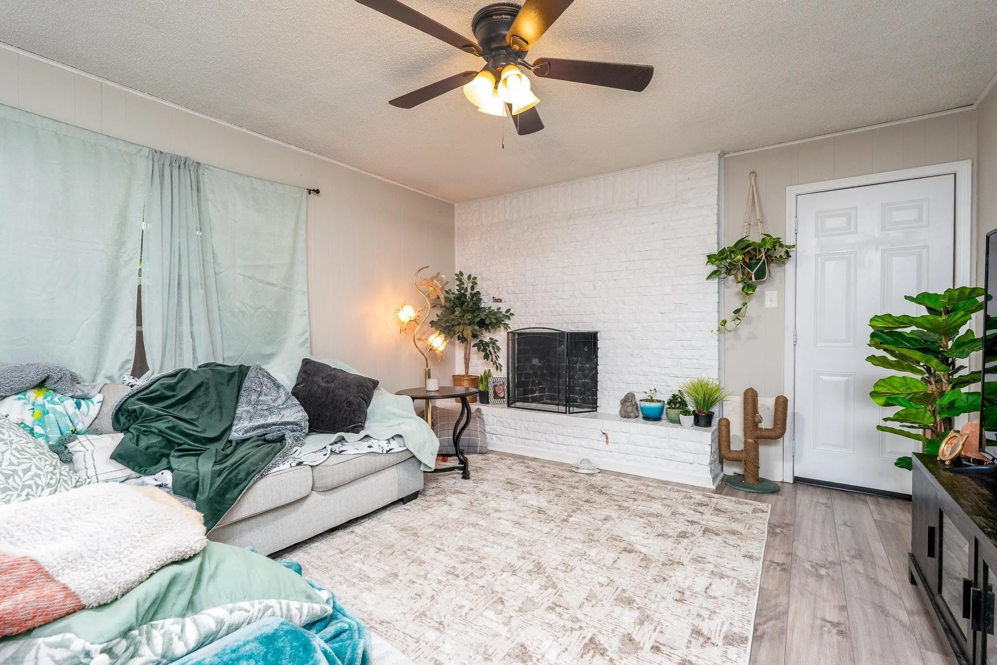 Single Family Residence For Sale in Taylor County , 225 N La Salle Drive, Abilene, Texas 79603, 3 Bedroom, 2 Bathroom, 2 Garage spaces, 1,595 Sqft, built in 1965, mls#21367745, Real Estate Agent in Abilene, Homes For Sale in Taylor county, Homes For Sale in Abilene, Realtor in Abilene Texas, Real Estate Brokerage Independent Realty Texas, Luminita Cordes Realtor
