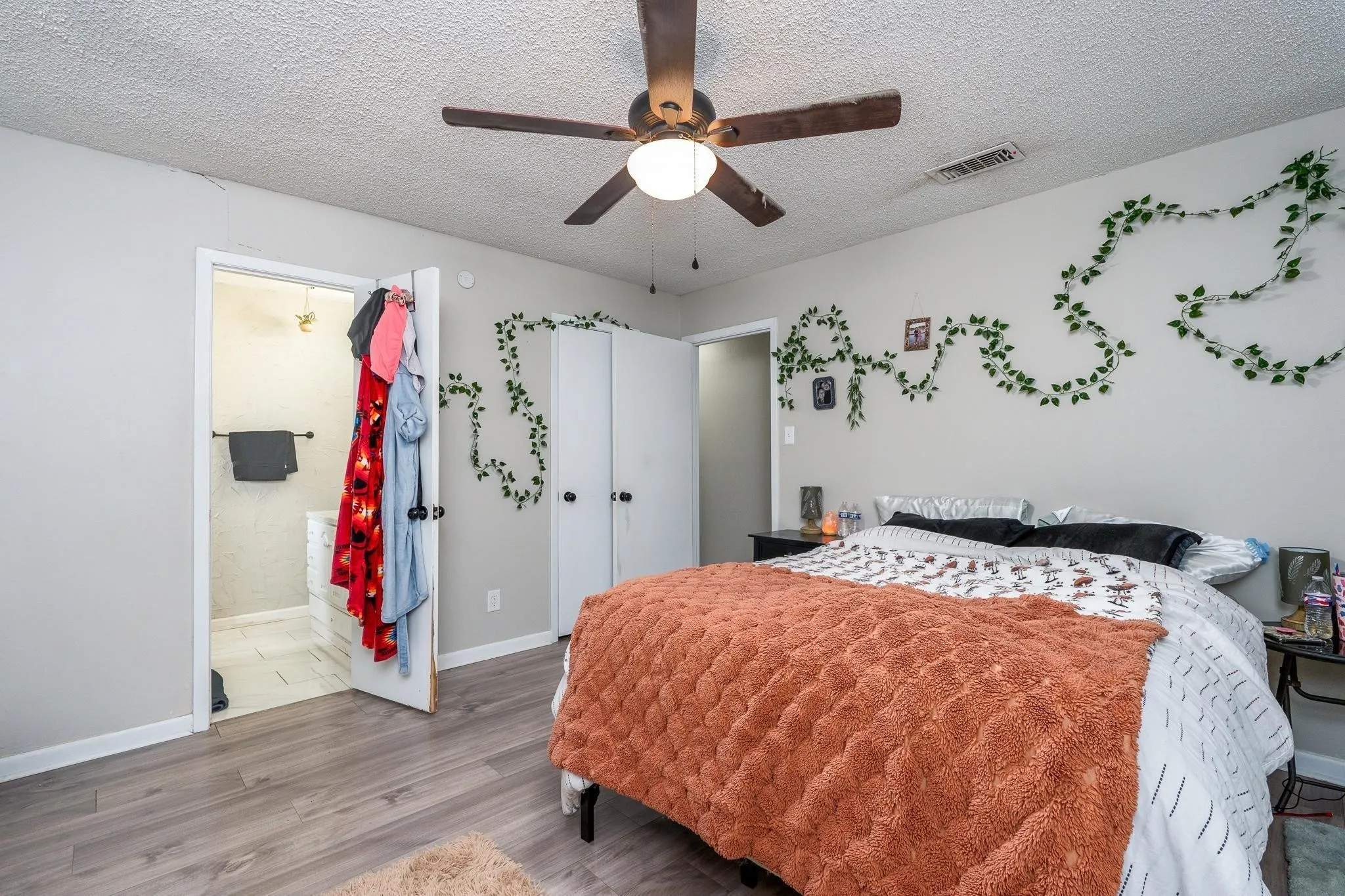 Single Family Residence For Sale in Taylor County , 225 N La Salle Drive, Abilene, Texas 79603, 3 Bedroom, 2 Bathroom, 2 Garage spaces, 1,595 Sqft, built in 1965, mls#21367745, Real Estate Agent in Abilene, Homes For Sale in Taylor county, Homes For Sale in Abilene, Realtor in Abilene Texas, Real Estate Brokerage Independent Realty Texas, Luminita Cordes Realtor