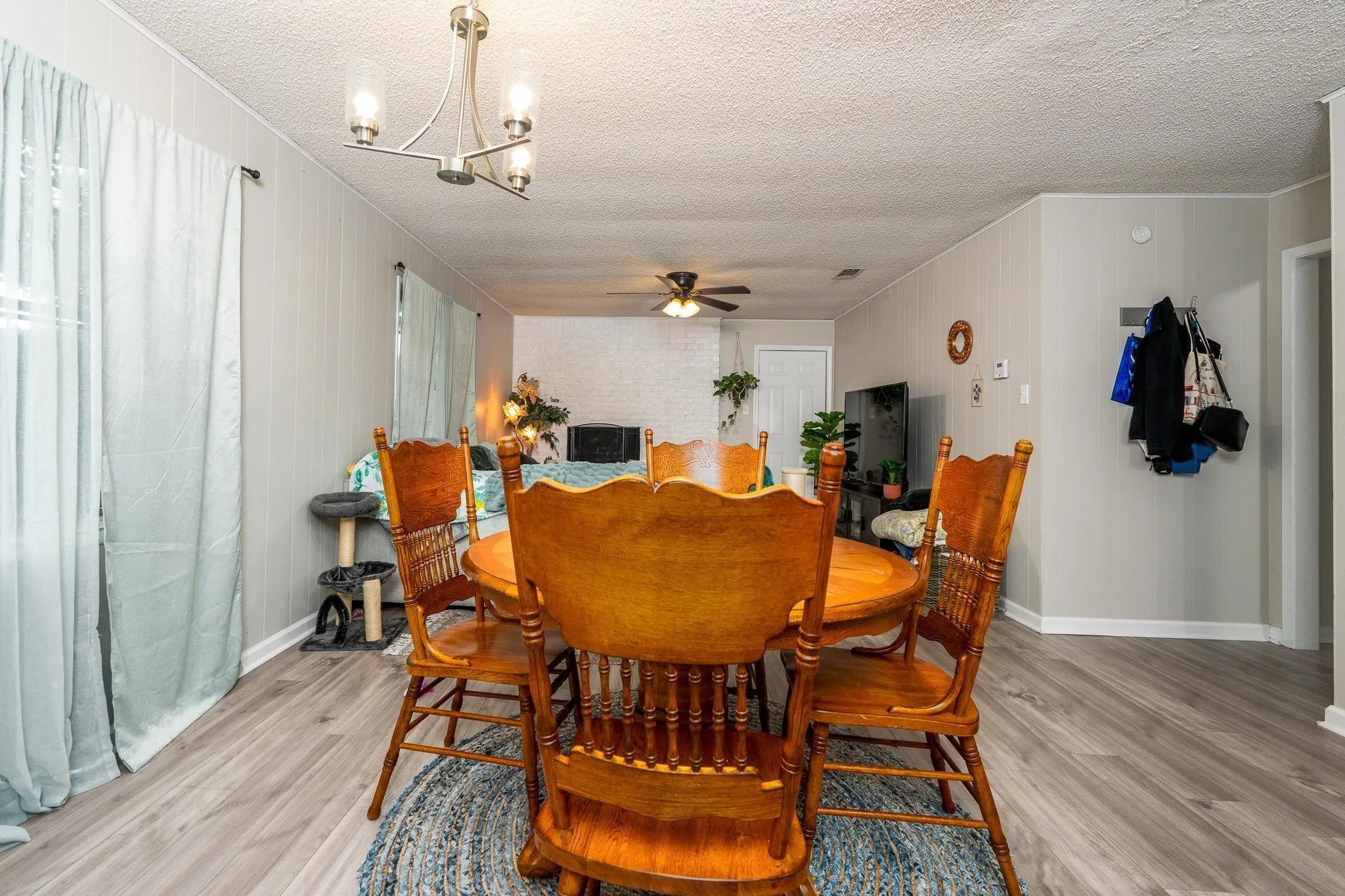 Single Family Residence For Sale in Taylor County , 225 N La Salle Drive, Abilene, Texas 79603, 3 Bedroom, 2 Bathroom, 2 Garage spaces, 1,595 Sqft, built in 1965, mls#21367745, Real Estate Agent in Abilene, Homes For Sale in Taylor county, Homes For Sale in Abilene, Realtor in Abilene Texas, Real Estate Brokerage Independent Realty Texas, Luminita Cordes Realtor