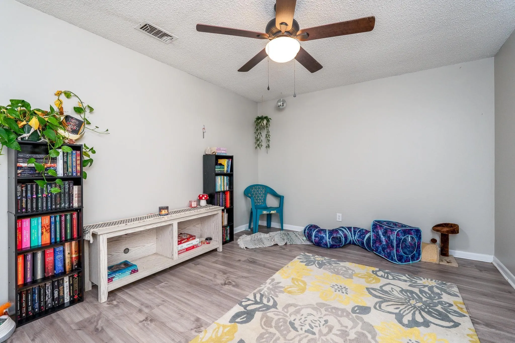 Single Family Residence For Sale in Taylor County , 225 N La Salle Drive, Abilene, Texas 79603, 3 Bedroom, 2 Bathroom, 2 Garage spaces, 1,595 Sqft, built in 1965, mls#21367745, Real Estate Agent in Abilene, Homes For Sale in Taylor county, Homes For Sale in Abilene, Realtor in Abilene Texas, Real Estate Brokerage Independent Realty Texas, Luminita Cordes Realtor