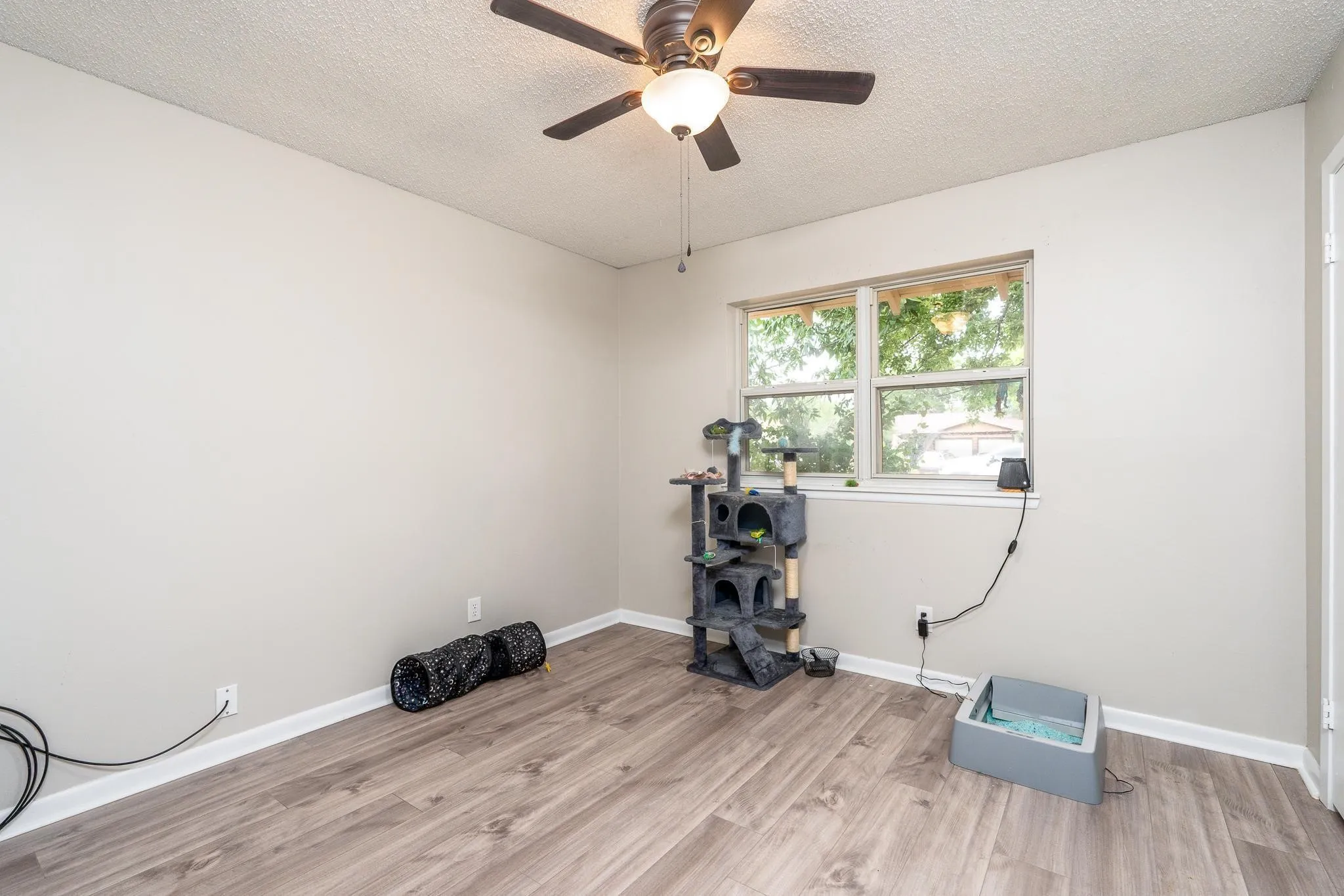 Single Family Residence For Sale in Taylor County , 225 N La Salle Drive, Abilene, Texas 79603, 3 Bedroom, 2 Bathroom, 2 Garage spaces, 1,595 Sqft, built in 1965, mls#21367745, Real Estate Agent in Abilene, Homes For Sale in Taylor county, Homes For Sale in Abilene, Realtor in Abilene Texas, Real Estate Brokerage Independent Realty Texas, Luminita Cordes Realtor