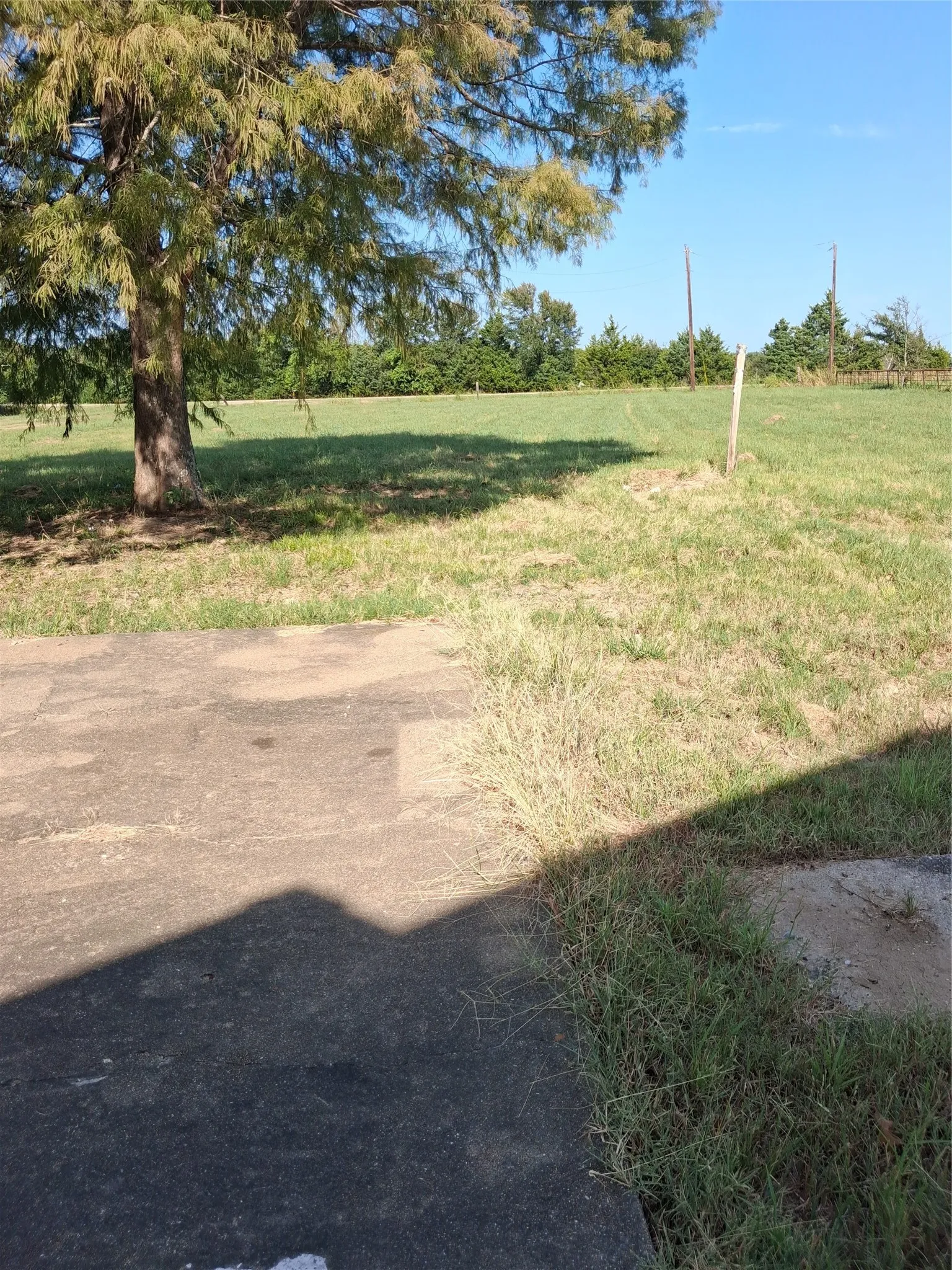 Single Family Residence For Sale in Red River (TX) County , 2020 Farm Road 909, Clarksville, Texas 75426, 2 Bedroom, 2 Bathroom, 1 Garage spaces, 1,253 Sqft, built in 1937, mls#21367221, Real Estate Agent in Clarksville, Homes For Sale in Red River (TX) county, Homes For Sale in Clarksville, Realtor in Clarksville Texas, Real Estate Brokerage Independent Realty Texas, Luminita Cordes Realtor
