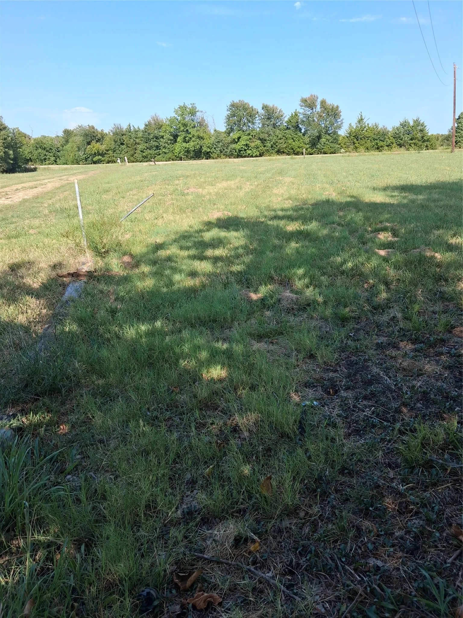 Single Family Residence For Sale in Red River (TX) County , 2020 Farm Road 909, Clarksville, Texas 75426, 2 Bedroom, 2 Bathroom, 1 Garage spaces, 1,253 Sqft, built in 1937, mls#21367221, Real Estate Agent in Clarksville, Homes For Sale in Red River (TX) county, Homes For Sale in Clarksville, Realtor in Clarksville Texas, Real Estate Brokerage Independent Realty Texas, Luminita Cordes Realtor