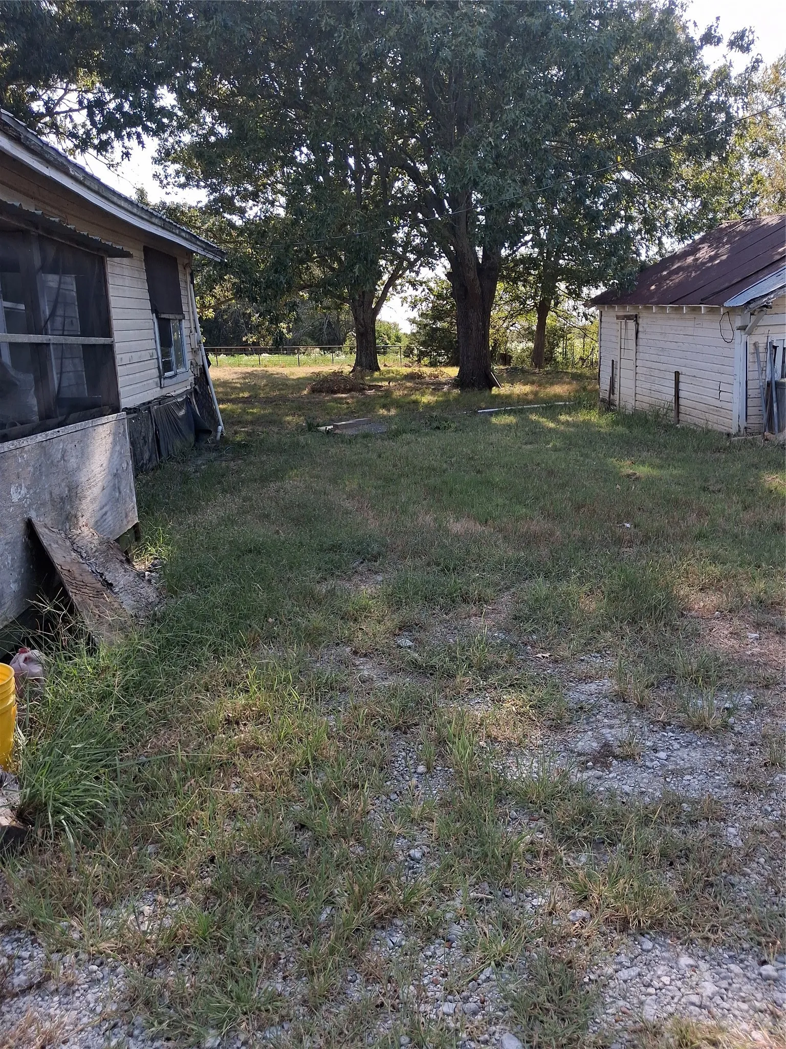 Single Family Residence For Sale in Red River (TX) County , 2020 Farm Road 909, Clarksville, Texas 75426, 2 Bedroom, 2 Bathroom, 1 Garage spaces, 1,253 Sqft, built in 1937, mls#21367221, Real Estate Agent in Clarksville, Homes For Sale in Red River (TX) county, Homes For Sale in Clarksville, Realtor in Clarksville Texas, Real Estate Brokerage Independent Realty Texas, Luminita Cordes Realtor