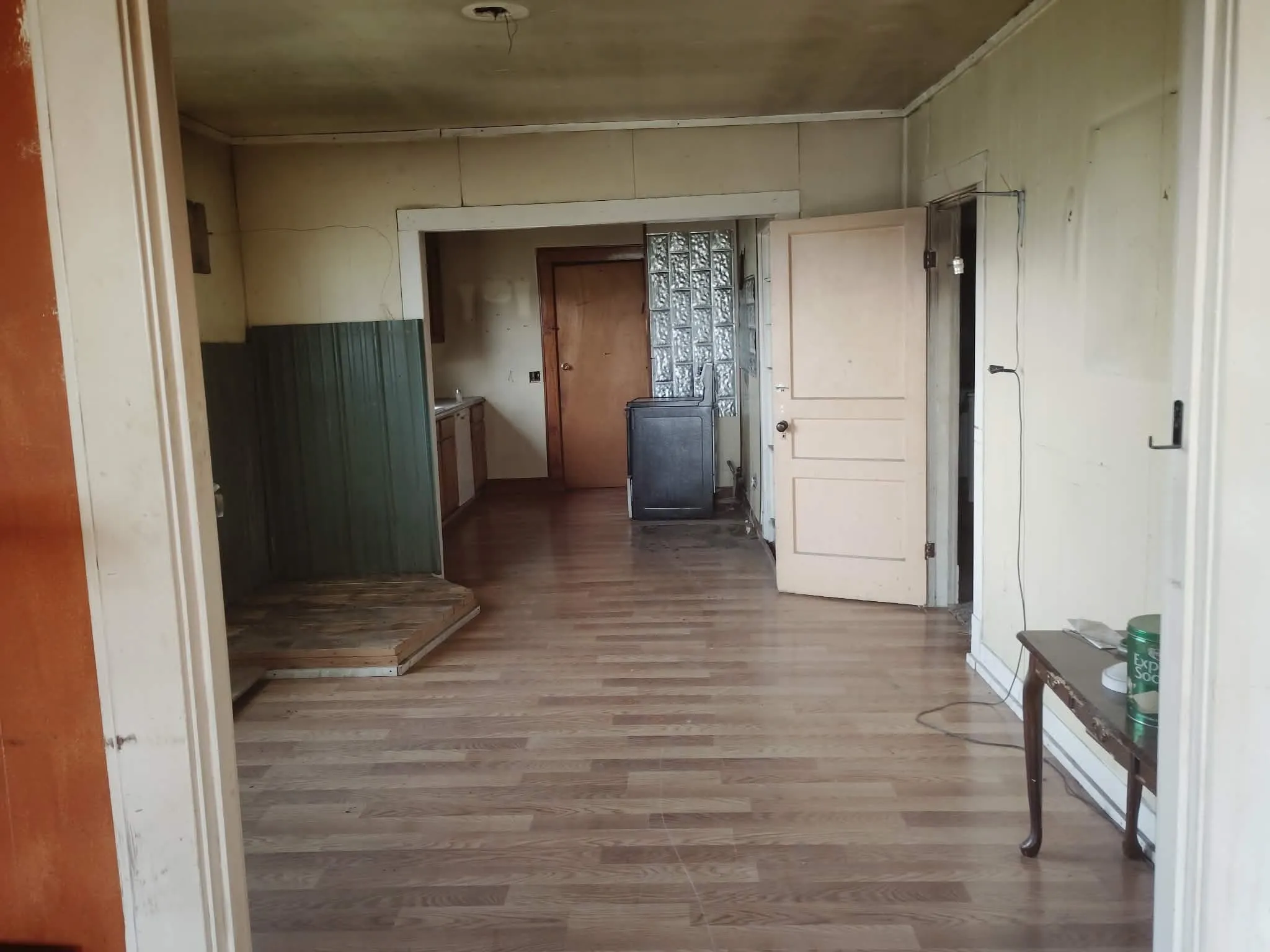 Single Family Residence For Sale in Red River (TX) County , 2020 Farm Road 909, Clarksville, Texas 75426, 2 Bedroom, 2 Bathroom, 1 Garage spaces, 1,253 Sqft, built in 1937, mls#21367221, Real Estate Agent in Clarksville, Homes For Sale in Red River (TX) county, Homes For Sale in Clarksville, Realtor in Clarksville Texas, Real Estate Brokerage Independent Realty Texas, Luminita Cordes Realtor