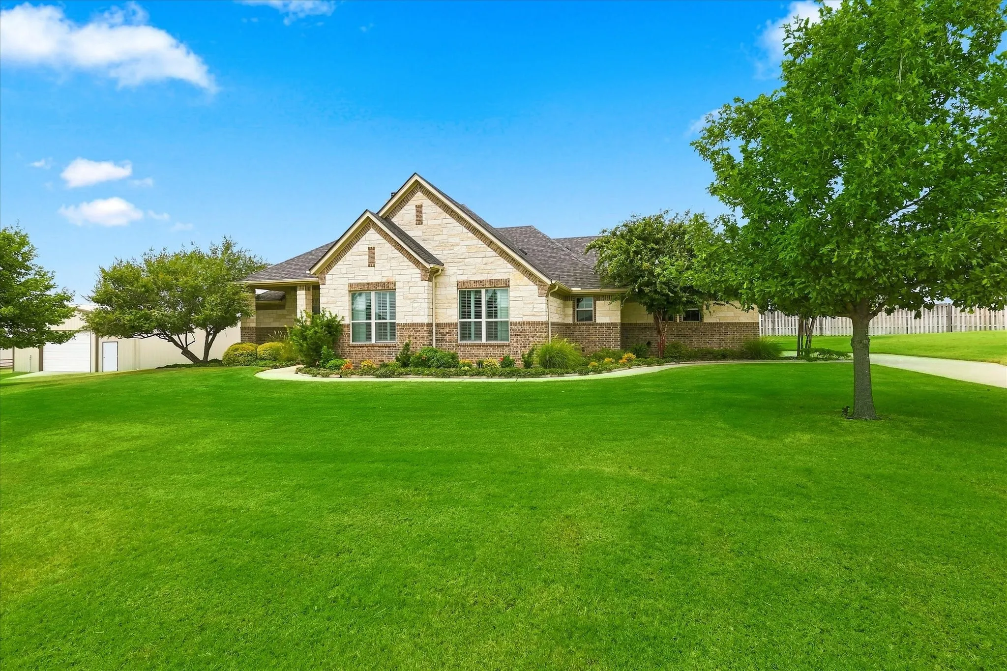Large front yard with home set back far from cul-de-sac.