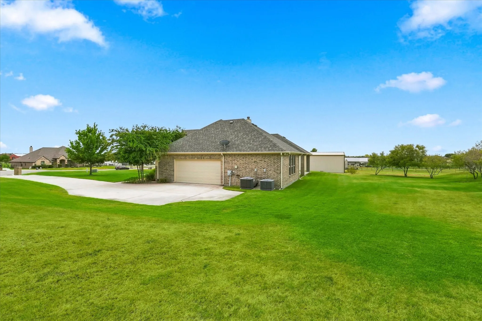 Single Family Residence For Sale in Tarrant County , 14008 Cromer Drive, Newark, Texas 76071, 3 Bedroom, 2 Bathroom, 2 Garage spaces, 2,602 Sqft, built in 2018, mls#21366990, Real Estate Agent in Newark, Homes For Sale in Tarrant county, Homes For Sale in Newark, Realtor in Newark Texas, Real Estate Brokerage Independent Realty Texas, Luminita Cordes Realtor