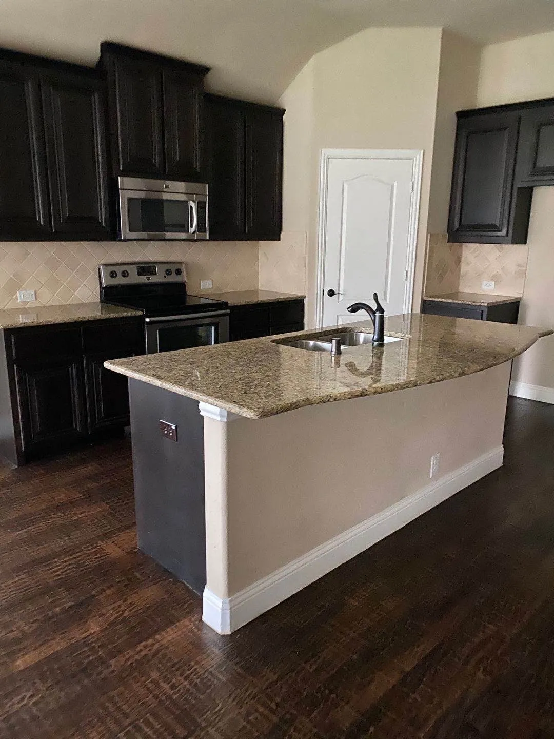 Single Family Residence For Rent in Collin County , 3501 Holly Road, Melissa, Texas 75454, 3 Bedroom, 2 Bathroom, 2 Garage spaces, 1,611 Sqft, built in 2013, mls#21367758, Real Estate Agent in Melissa, Homes For Rent in Collin county, Homes For Rent in Melissa, Realtor in Melissa Texas, Real Estate Brokerage Independent Realty Texas, Luminita Cordes Realtor