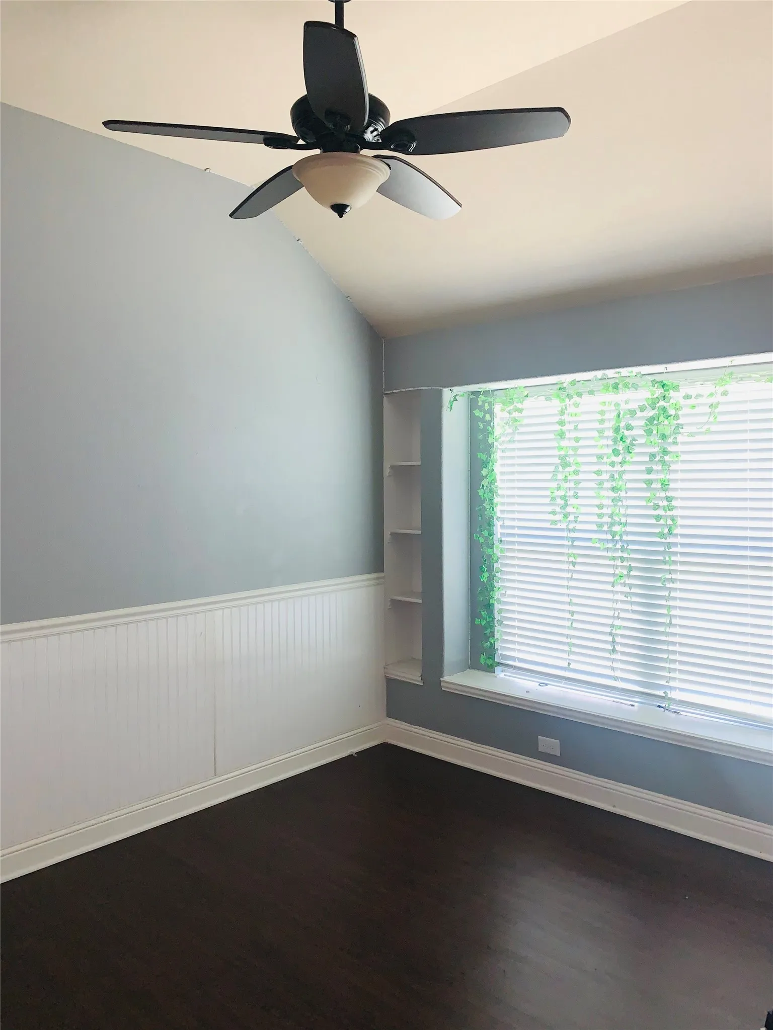 Single Family Residence For Rent in Collin County , 3501 Holly Road, Melissa, Texas 75454, 3 Bedroom, 2 Bathroom, 2 Garage spaces, 1,611 Sqft, built in 2013, mls#21367758, Real Estate Agent in Melissa, Homes For Rent in Collin county, Homes For Rent in Melissa, Realtor in Melissa Texas, Real Estate Brokerage Independent Realty Texas, Luminita Cordes Realtor
