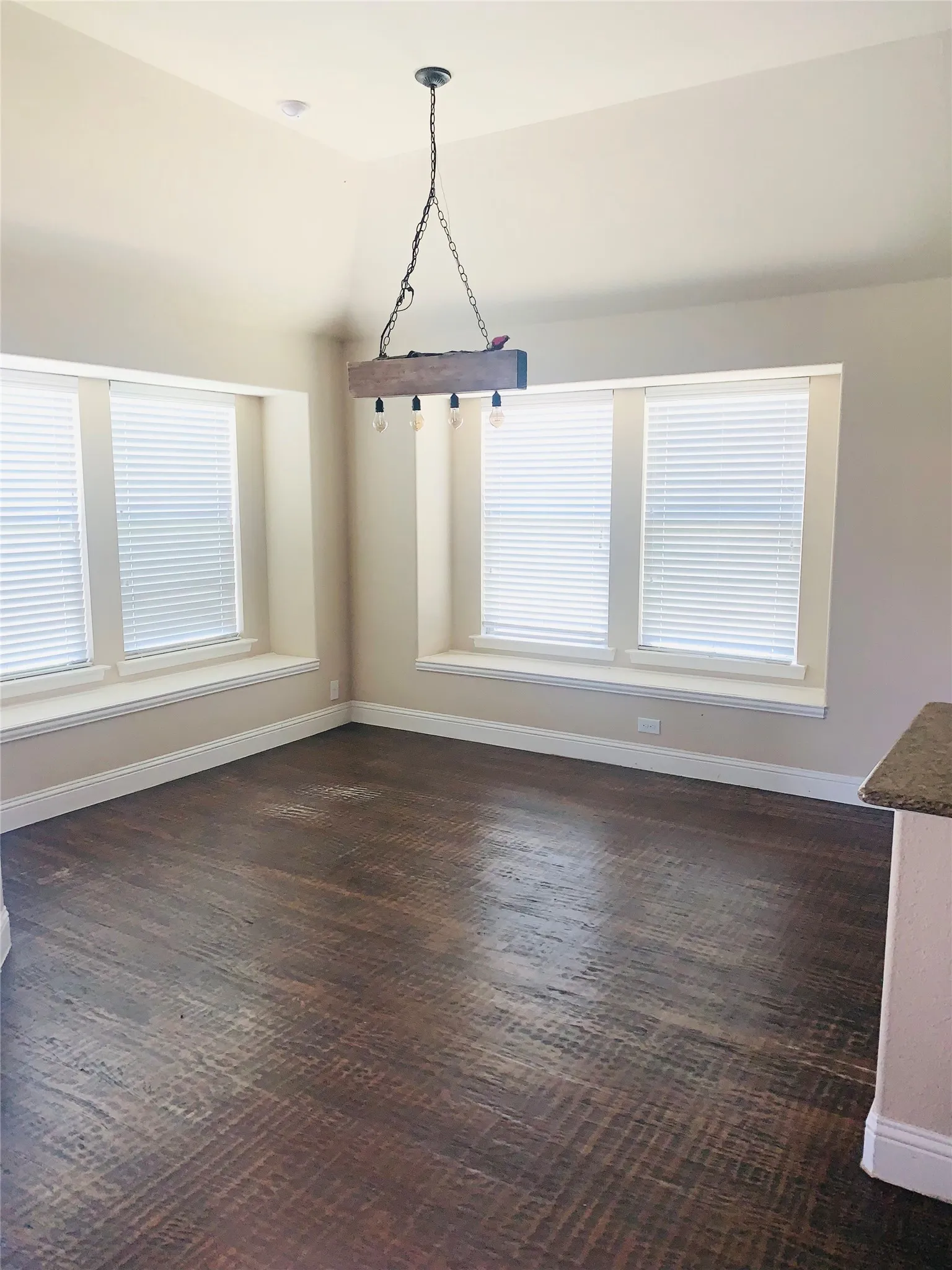 Single Family Residence For Rent in Collin County , 3501 Holly Road, Melissa, Texas 75454, 3 Bedroom, 2 Bathroom, 2 Garage spaces, 1,611 Sqft, built in 2013, mls#21367758, Real Estate Agent in Melissa, Homes For Rent in Collin county, Homes For Rent in Melissa, Realtor in Melissa Texas, Real Estate Brokerage Independent Realty Texas, Luminita Cordes Realtor