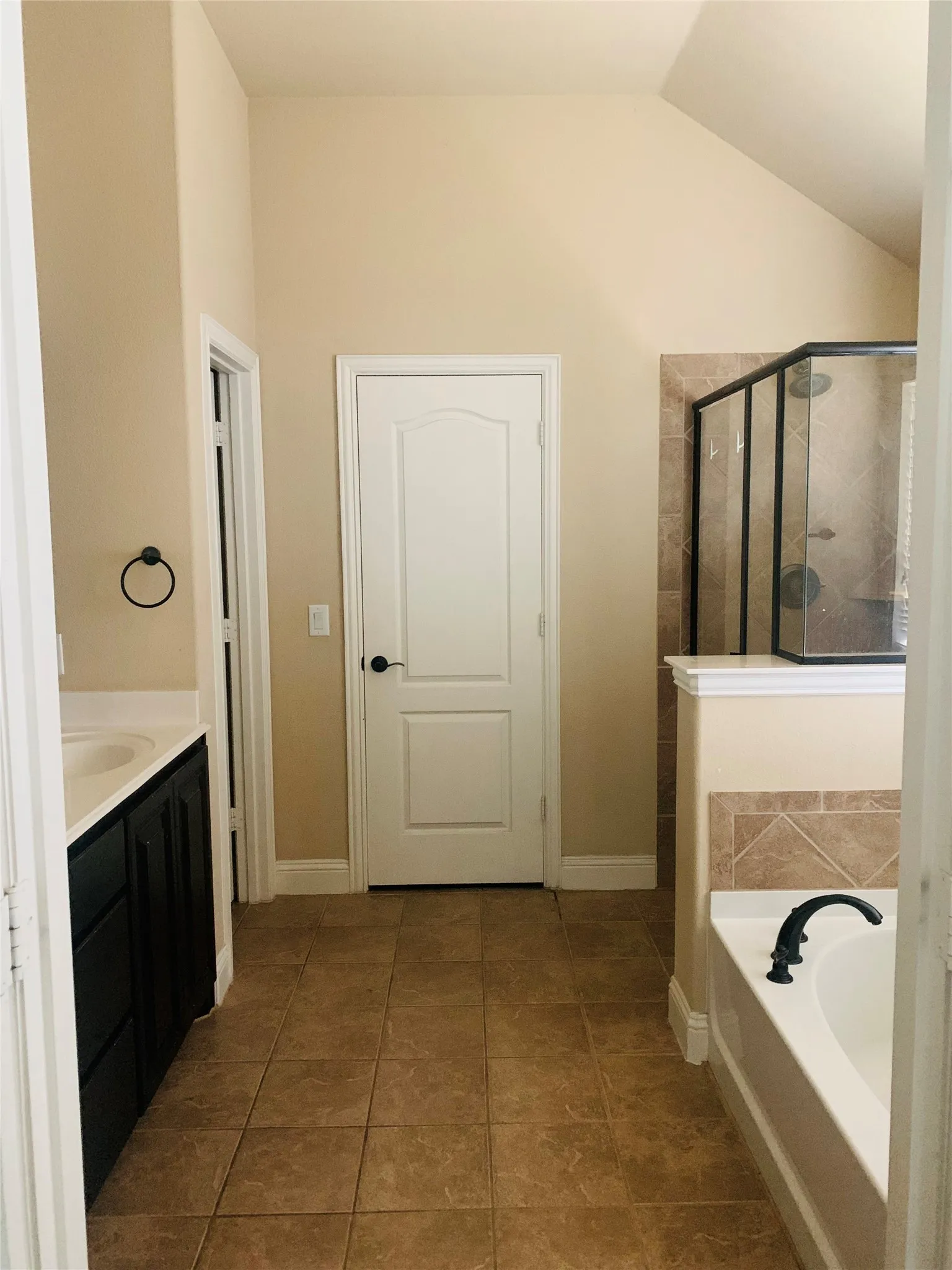 Single Family Residence For Rent in Collin County , 3501 Holly Road, Melissa, Texas 75454, 3 Bedroom, 2 Bathroom, 2 Garage spaces, 1,611 Sqft, built in 2013, mls#21367758, Real Estate Agent in Melissa, Homes For Rent in Collin county, Homes For Rent in Melissa, Realtor in Melissa Texas, Real Estate Brokerage Independent Realty Texas, Luminita Cordes Realtor