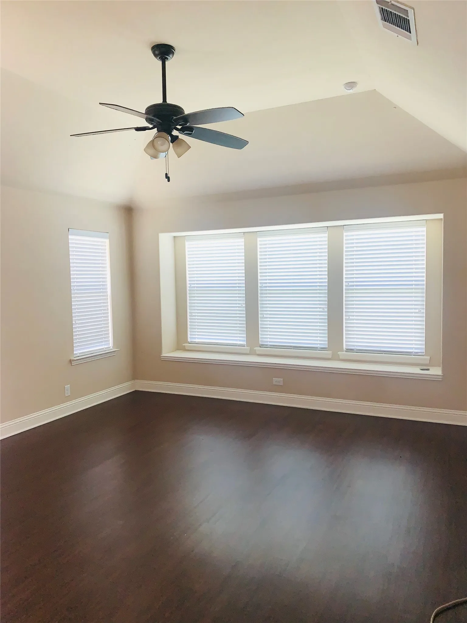 Single Family Residence For Rent in Collin County , 3501 Holly Road, Melissa, Texas 75454, 3 Bedroom, 2 Bathroom, 2 Garage spaces, 1,611 Sqft, built in 2013, mls#21367758, Real Estate Agent in Melissa, Homes For Rent in Collin county, Homes For Rent in Melissa, Realtor in Melissa Texas, Real Estate Brokerage Independent Realty Texas, Luminita Cordes Realtor