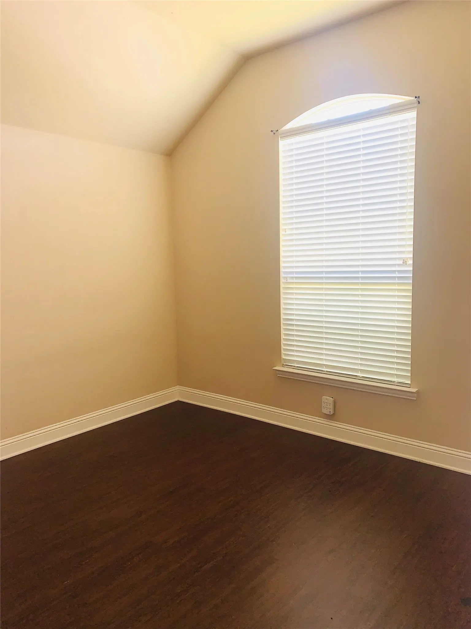 Single Family Residence For Rent in Collin County , 3501 Holly Road, Melissa, Texas 75454, 3 Bedroom, 2 Bathroom, 2 Garage spaces, 1,611 Sqft, built in 2013, mls#21367758, Real Estate Agent in Melissa, Homes For Rent in Collin county, Homes For Rent in Melissa, Realtor in Melissa Texas, Real Estate Brokerage Independent Realty Texas, Luminita Cordes Realtor