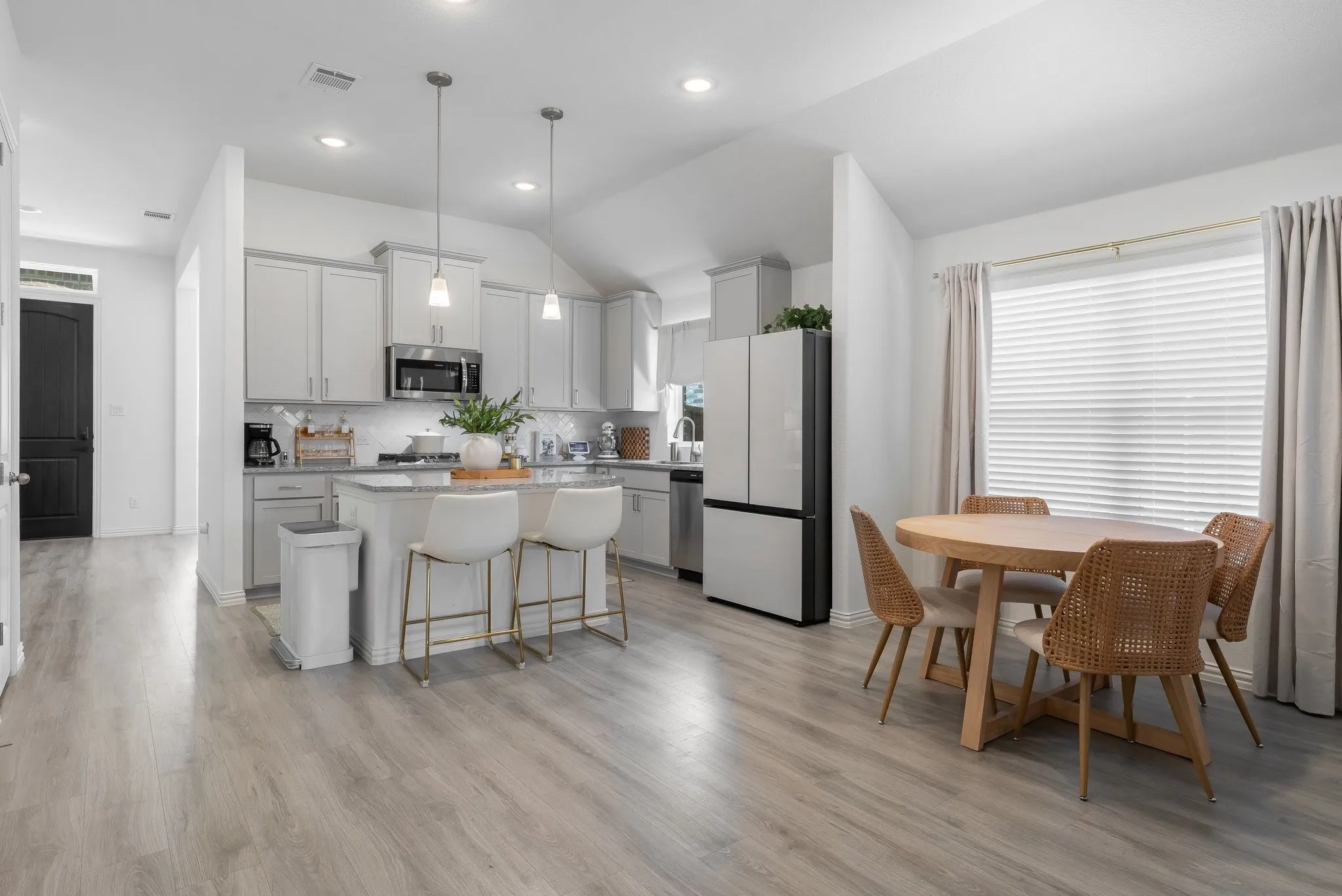 Single Family Residence For Sale in Denton County , 1025 Rosebay Drive, Justin, Texas 76247, 3 Bedroom, 2 Bathroom, 2 Garage spaces, 2,018 Sqft, built in 2023, mls#21367263, Real Estate Agent in Justin, Homes For Sale in Denton county, Homes For Sale in Justin, Realtor in Justin Texas, Real Estate Brokerage Independent Realty Texas, Luminita Cordes Realtor