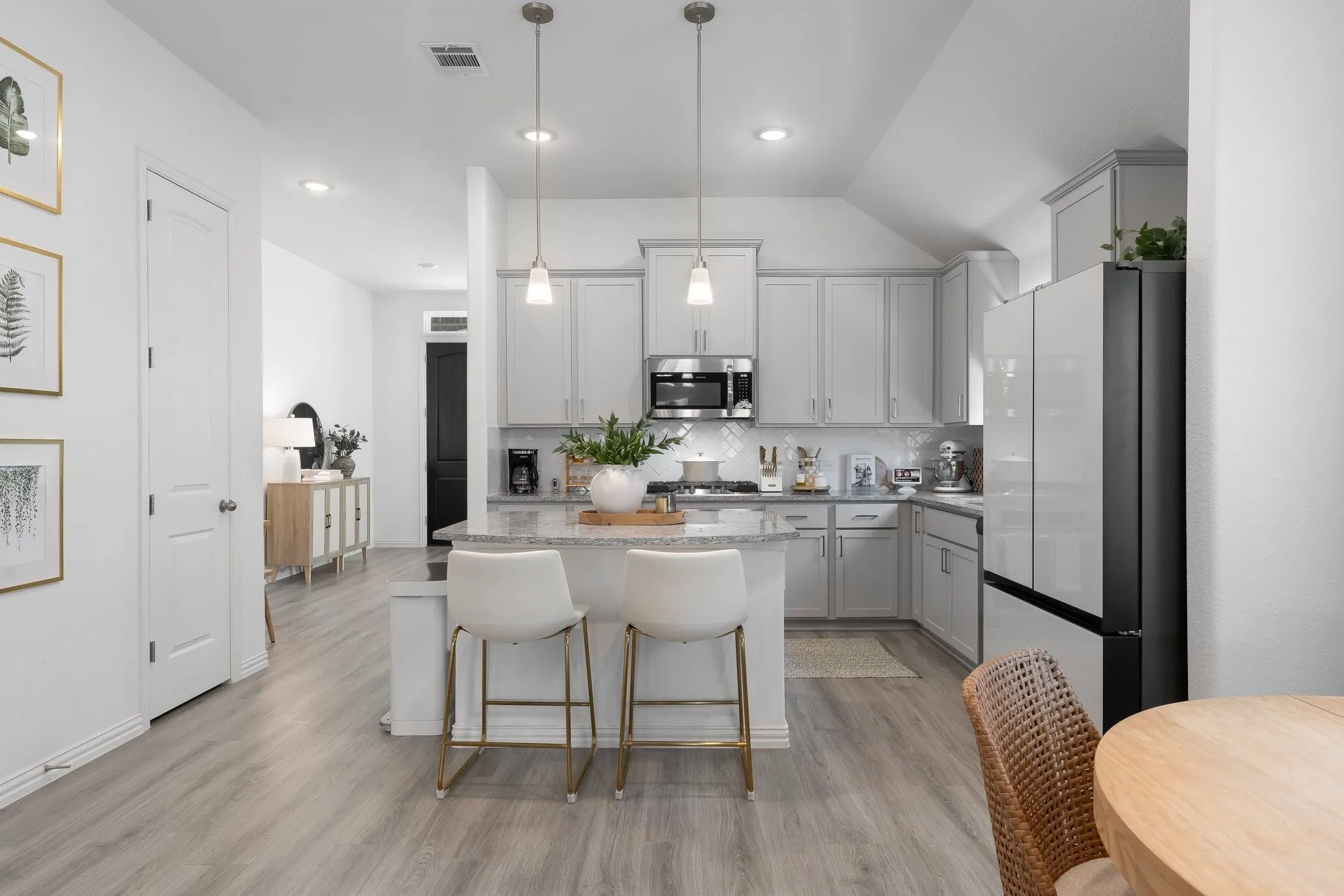 Single Family Residence For Sale in Denton County , 1025 Rosebay Drive, Justin, Texas 76247, 3 Bedroom, 2 Bathroom, 2 Garage spaces, 2,018 Sqft, built in 2023, mls#21367263, Real Estate Agent in Justin, Homes For Sale in Denton county, Homes For Sale in Justin, Realtor in Justin Texas, Real Estate Brokerage Independent Realty Texas, Luminita Cordes Realtor