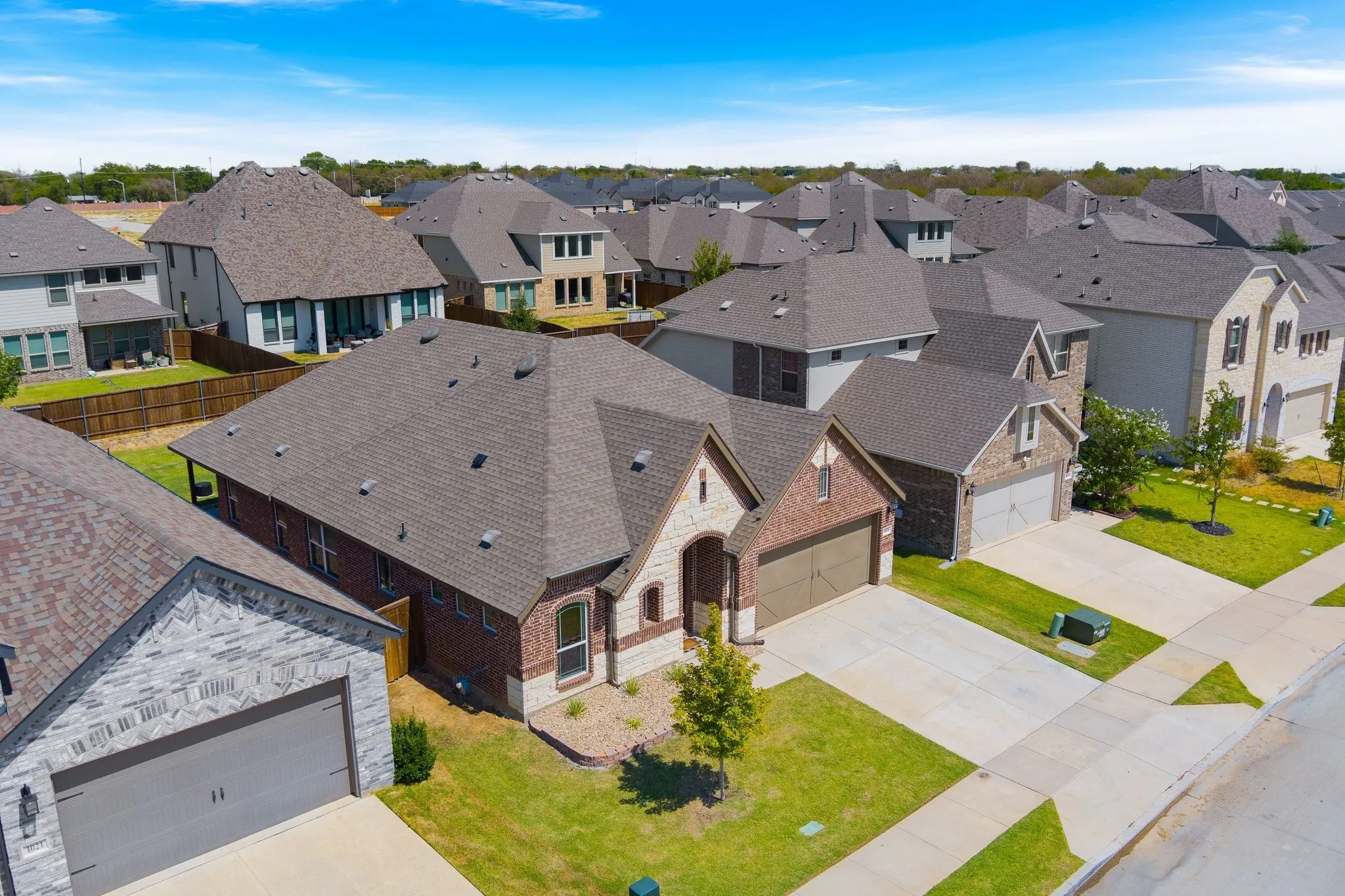 Single Family Residence For Sale in Denton County , 1025 Rosebay Drive, Justin, Texas 76247, 3 Bedroom, 2 Bathroom, 2 Garage spaces, 2,018 Sqft, built in 2023, mls#21367263, Real Estate Agent in Justin, Homes For Sale in Denton county, Homes For Sale in Justin, Realtor in Justin Texas, Real Estate Brokerage Independent Realty Texas, Luminita Cordes Realtor